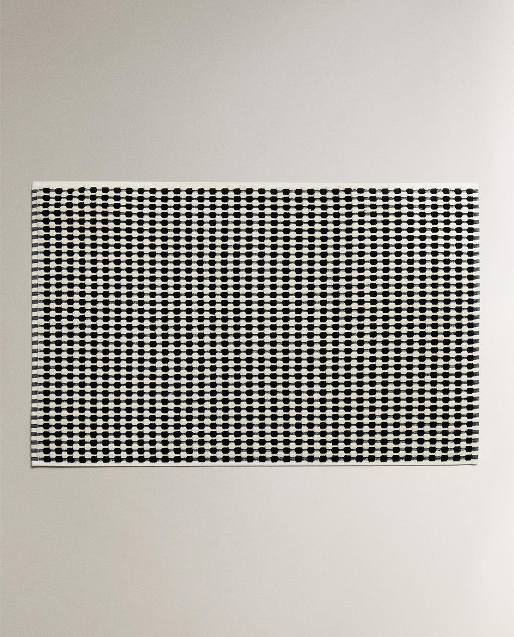 TEXTURED WAFFLE BATH MAT