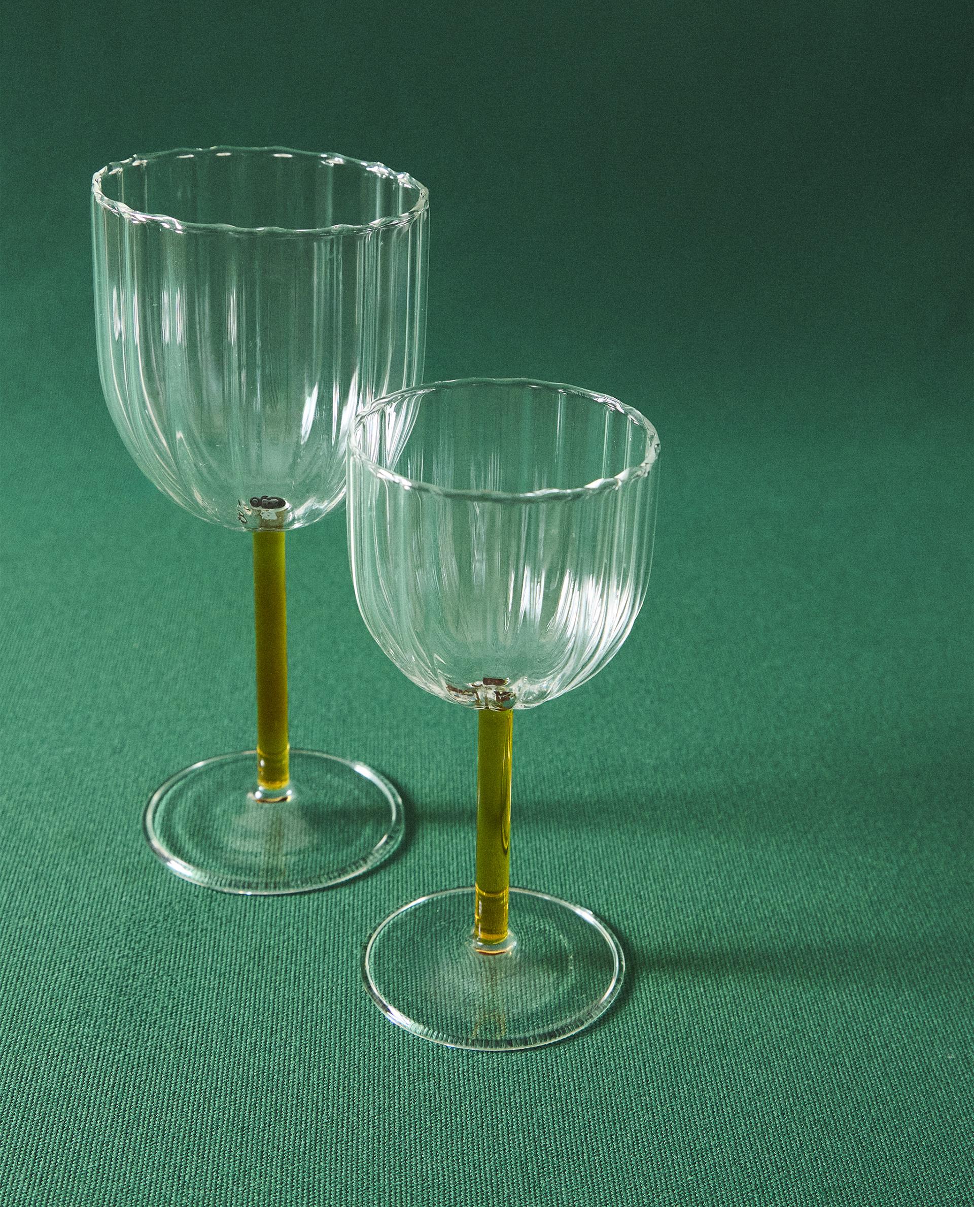 BOROSILICATE GLASS WITH COLOURED STEM