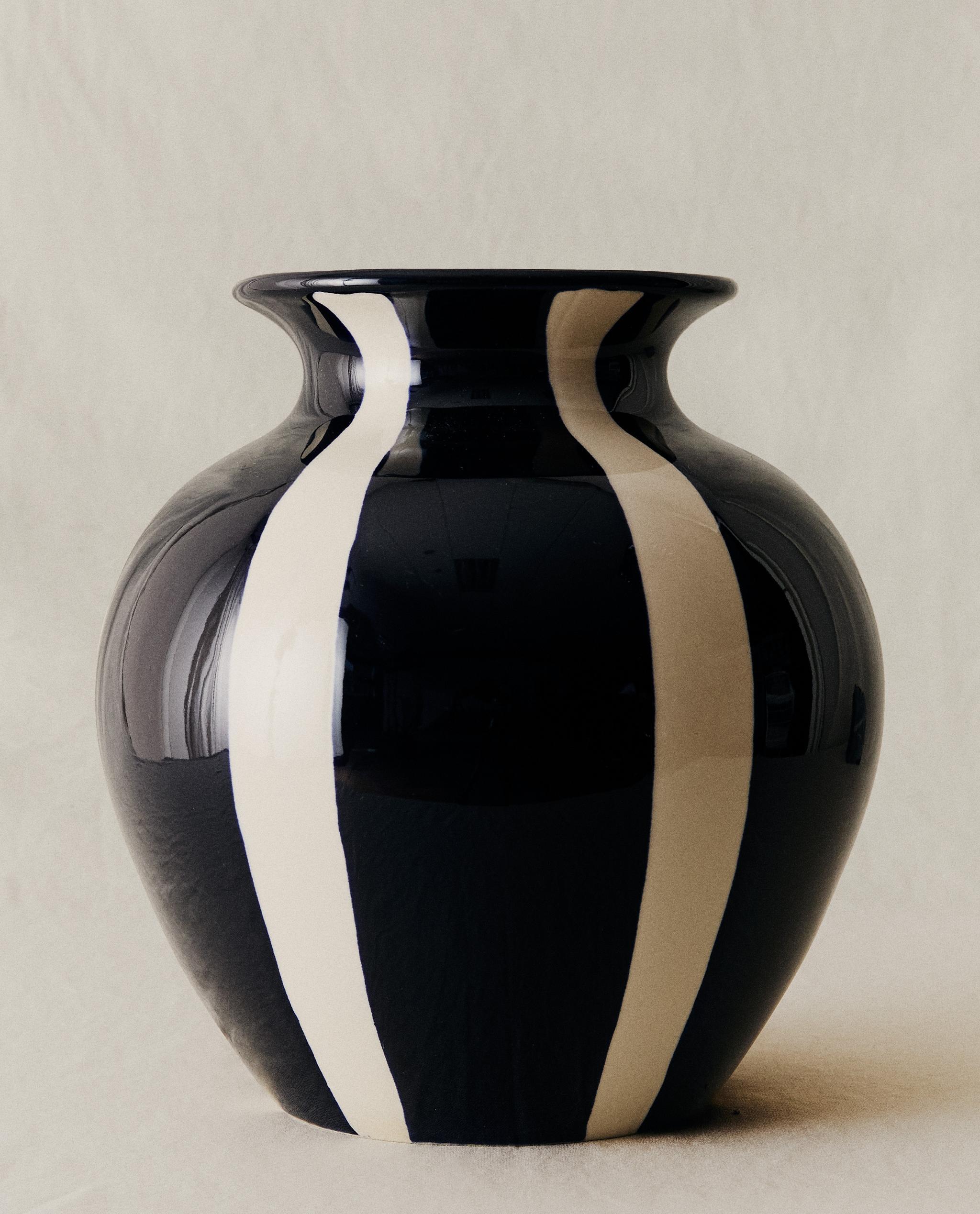 DECORATIVE ROUND CERAMIC VASE product thumbnail 8