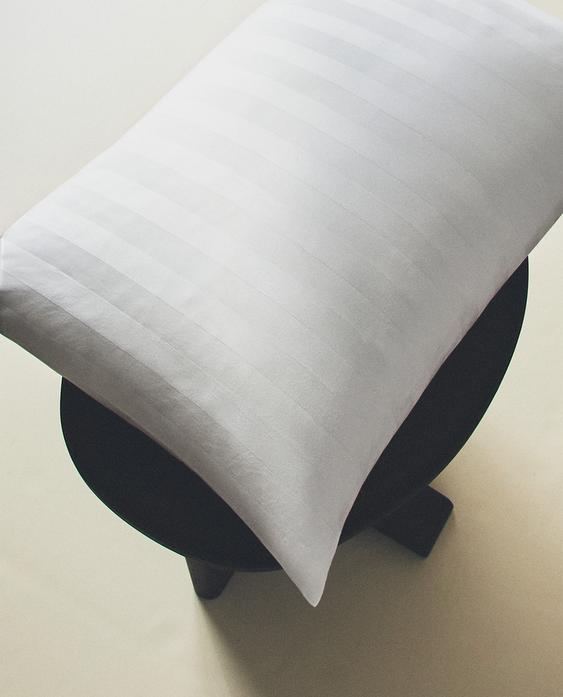 غلاف مخدة ساتان مخطط (كثافة 500 خيط)