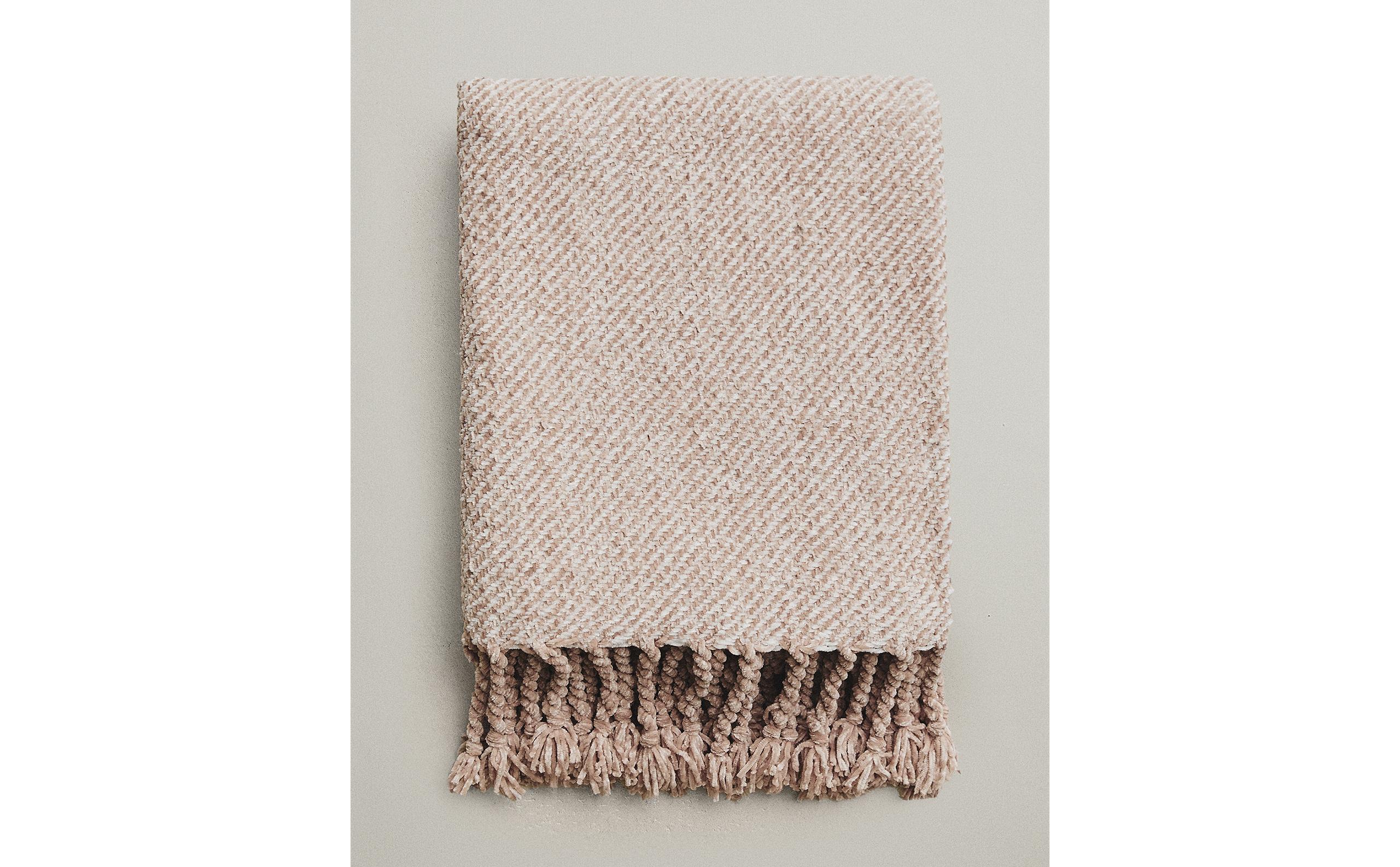 FRINGED DECORATIVE THROW product thumbnail 16