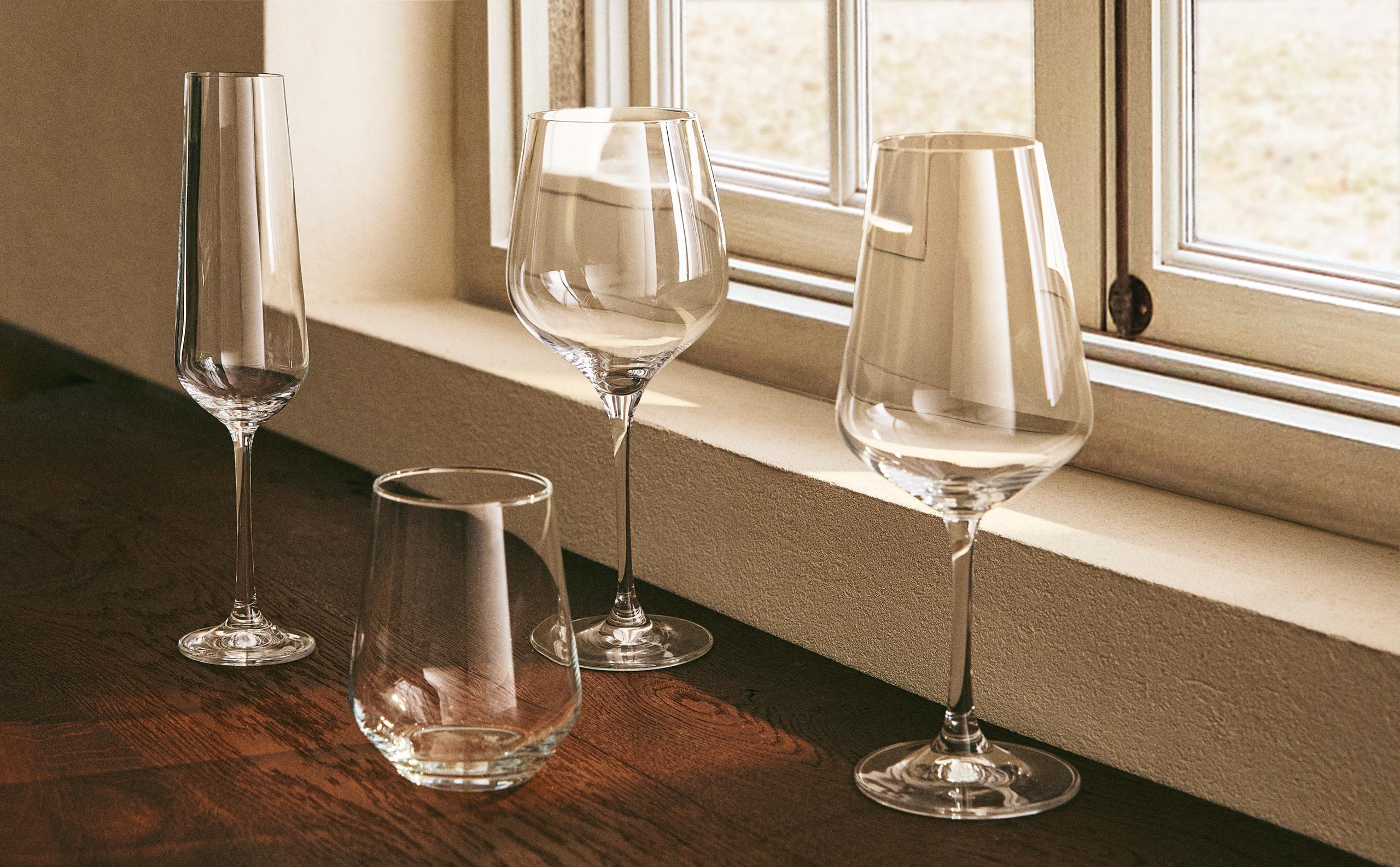 SMOOTH DESIGN GLASSWARE SET