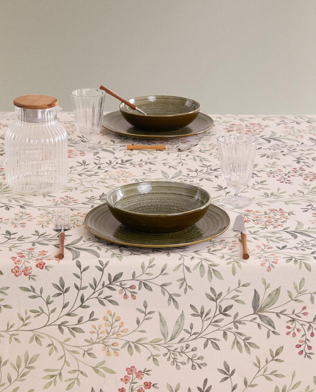 FLORAL PRINT TABLECLOTH