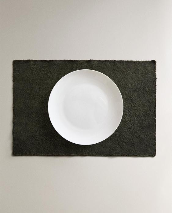 XL PLACEMAT WITH FRAYED EDGE