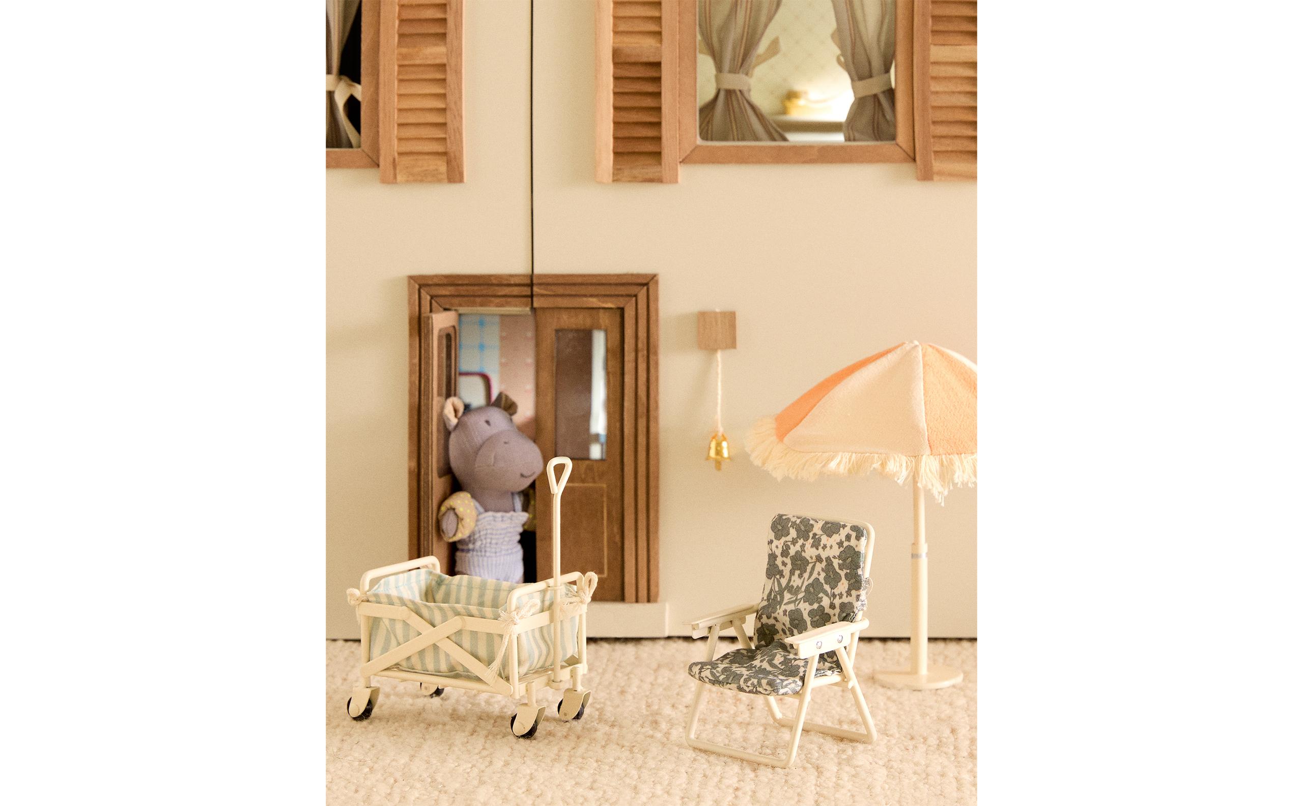 CHILDREN'S BEACH FURNITURE TOY SET