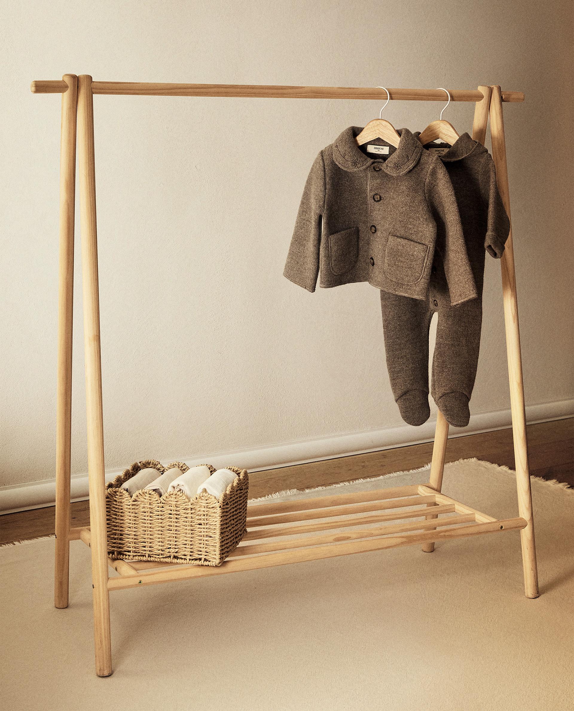 WOODEN CLOTHES RACK