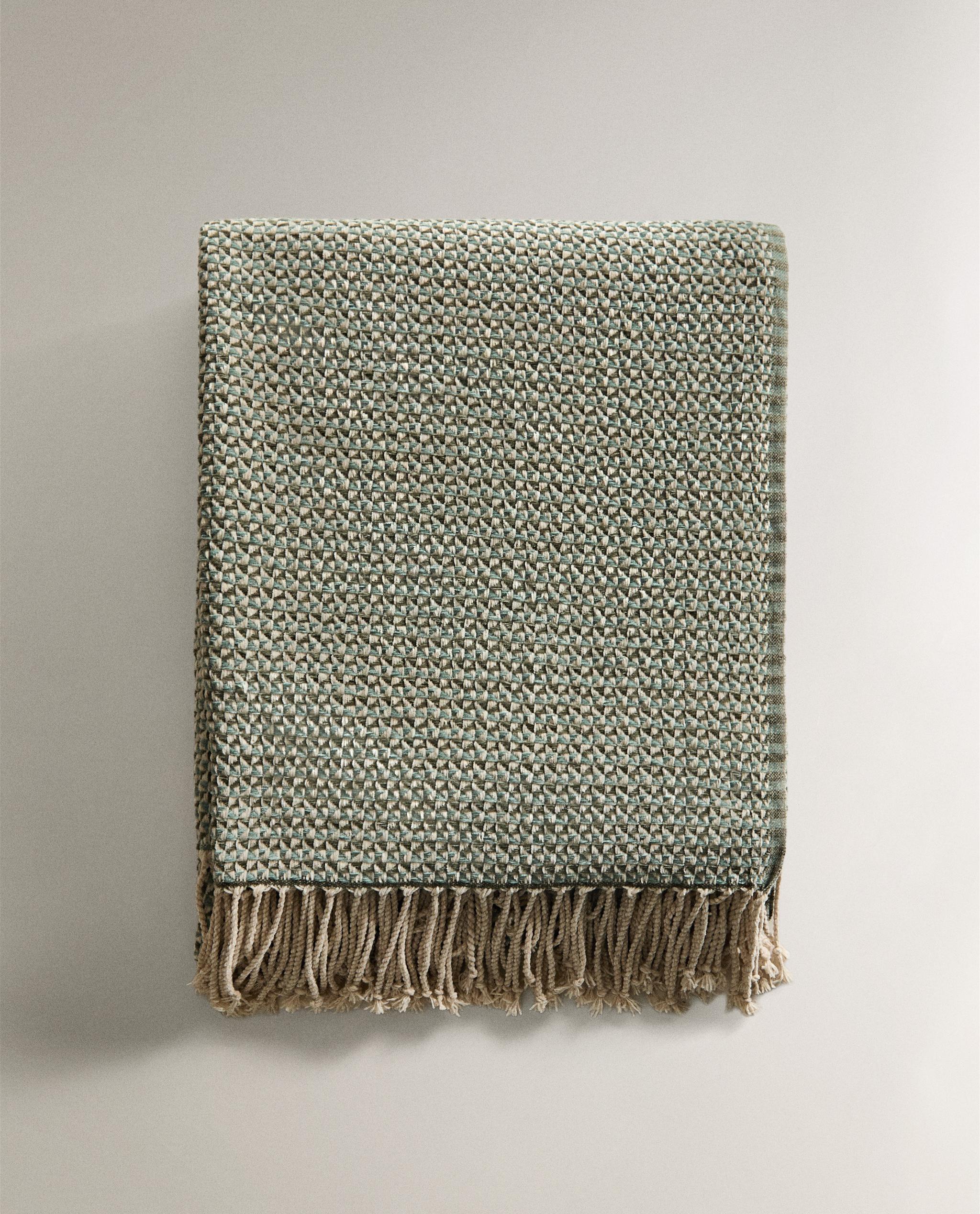 GEOMETRIC CHENILLE THROW
