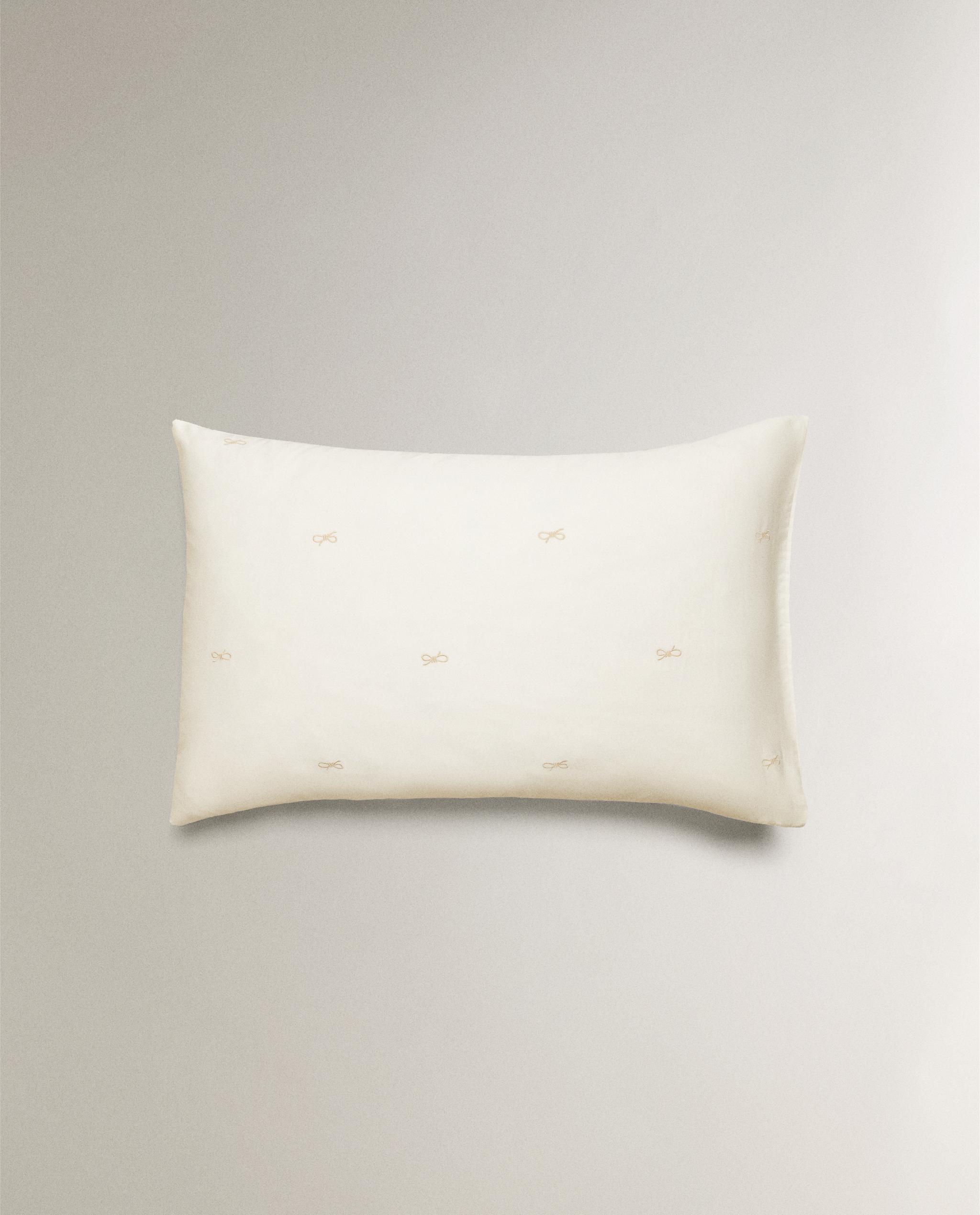 COTTON SATEEN PILLOWCASE WITH BOWS (300 THREAD COUNT) product thumbnail 6