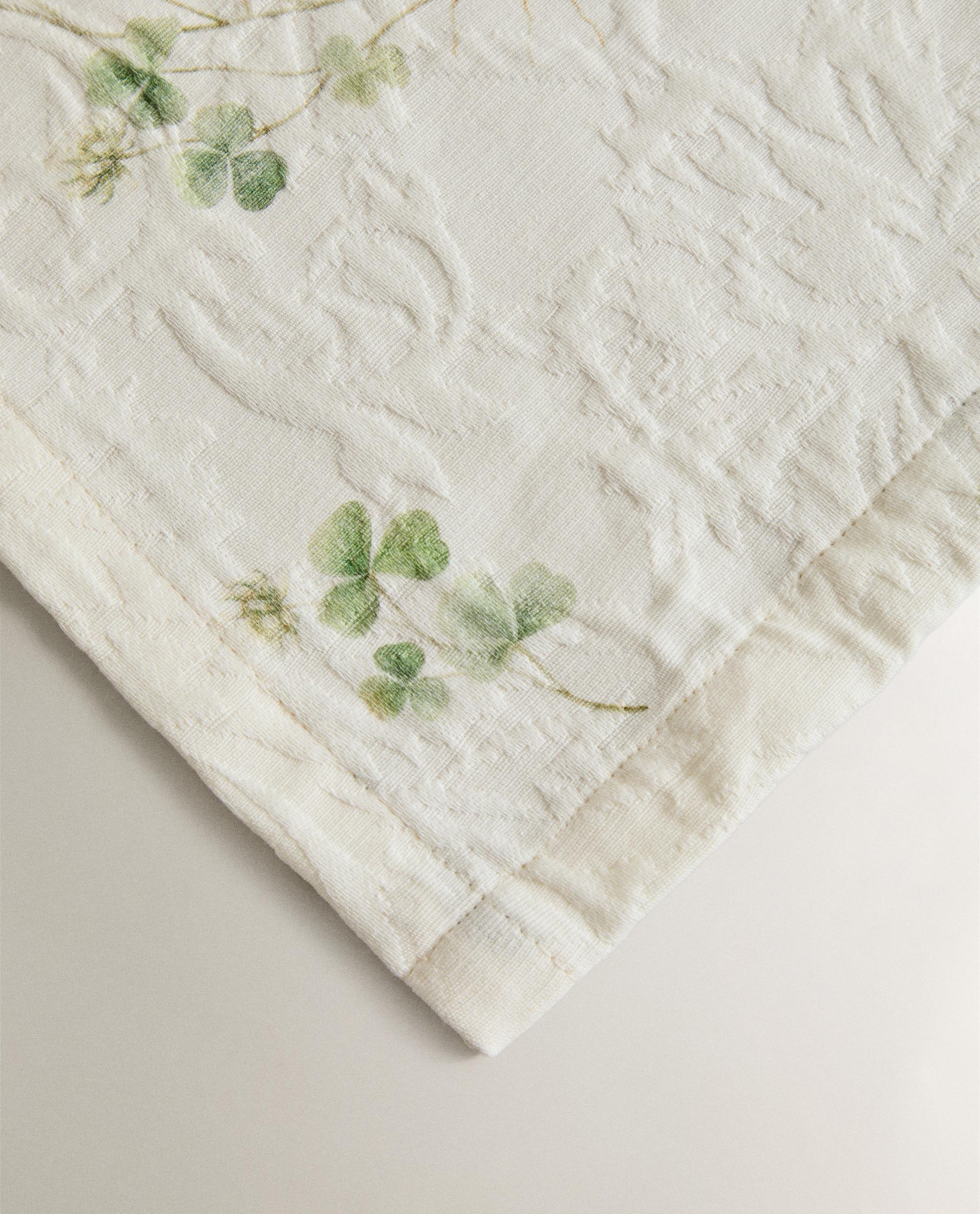 CLOVER PRINT JACQUARD TABLECLOTH product thumbnail 4