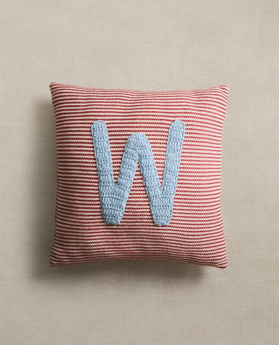 KIDS' EMBROIDERED LETTER W CUSHION