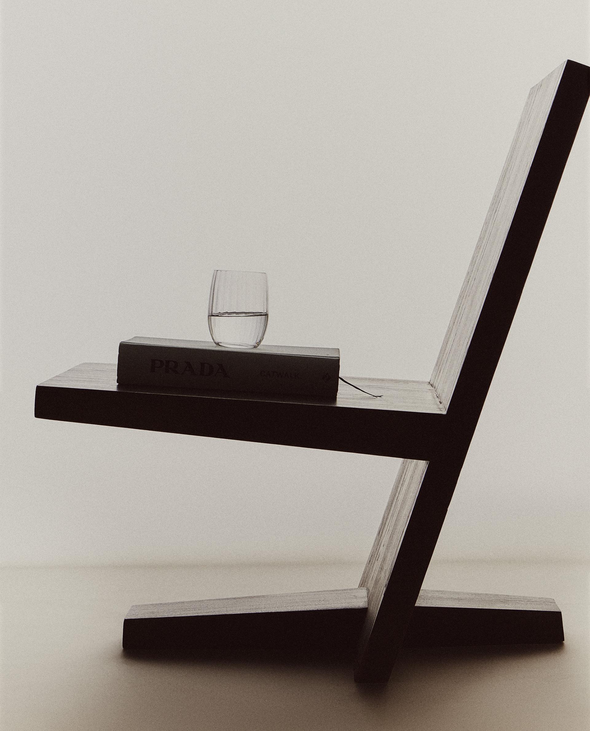 LOUNGE CHAIR 02