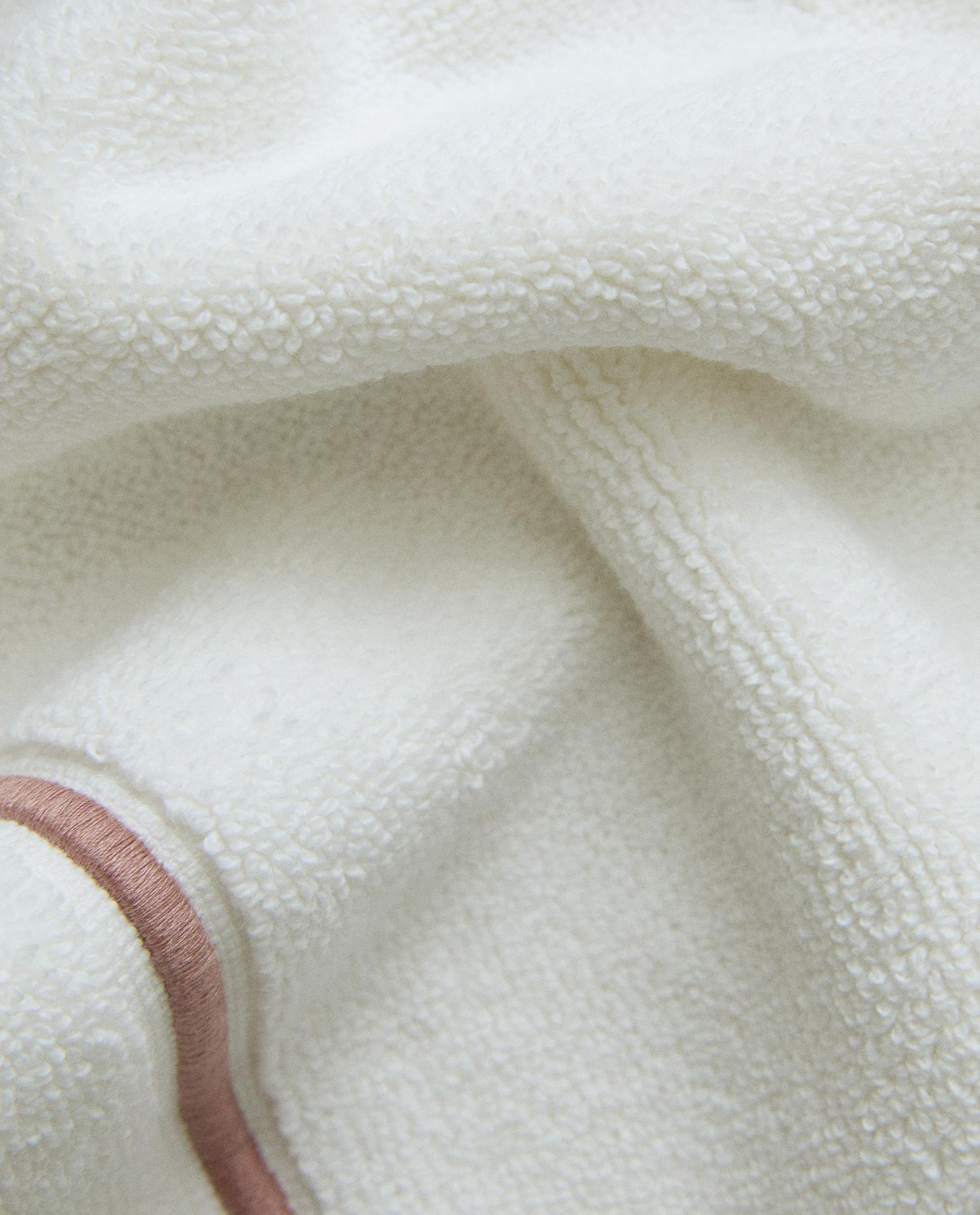 EMBROIDERED SCALLOPED BATH MAT product thumbnail 5