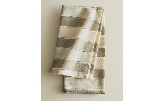 PACK OF STRIPED NAPKINS WITH LACE TRIM (PACK OF 2)