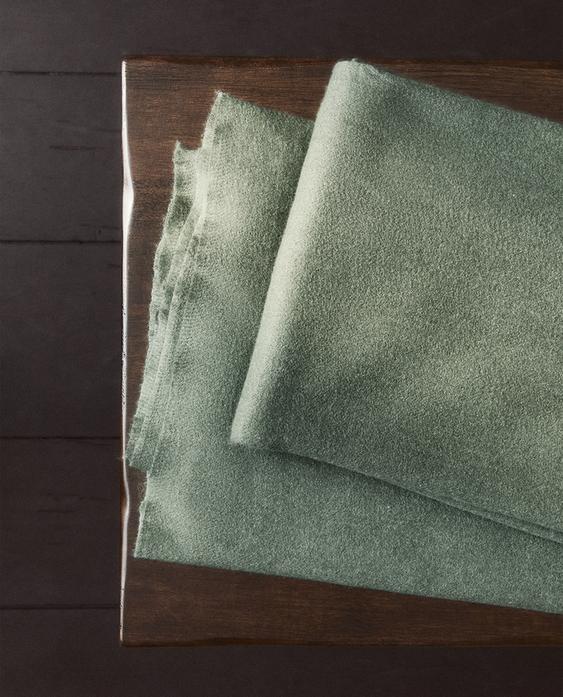 EXTRA SOFT PLAIN THROW