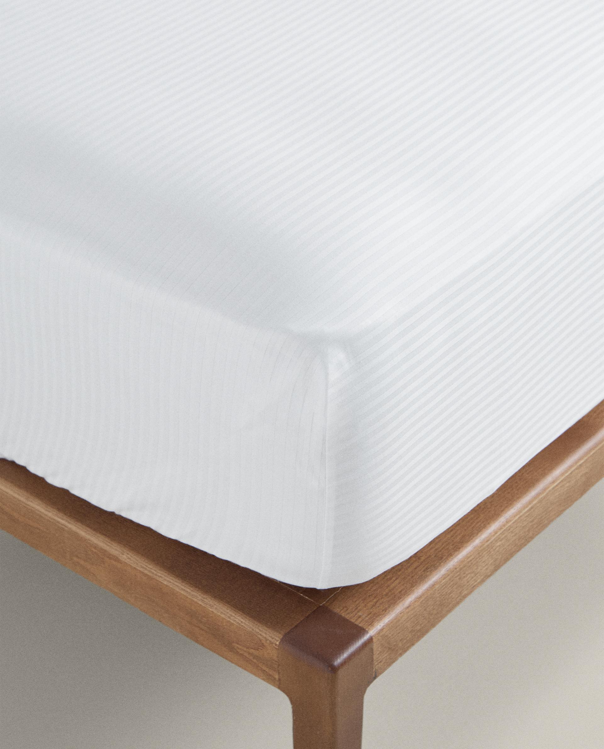STRIPED COTTON MATTRESS PROTECTOR product thumbnail 3
