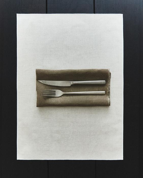 مفرش مغلف بالراتنج بدرزة الأوفرلوك مفرش مغلف بالراتنج بدرزة الأوفرلوك