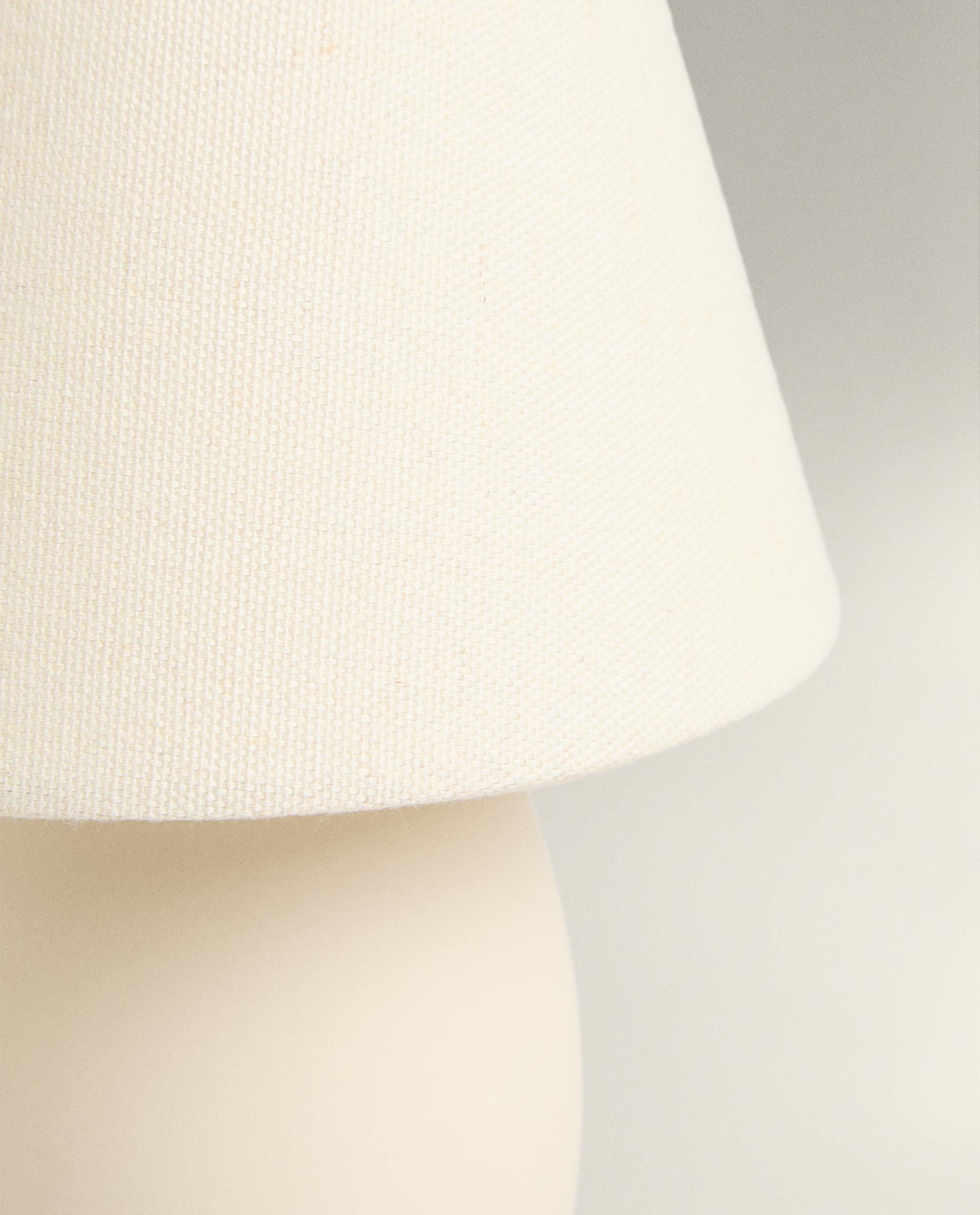 CERAMIC TABLE LAMP