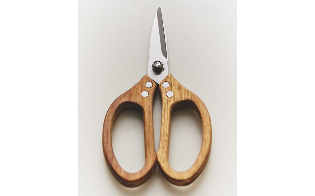 مقص مطبخ خشبي