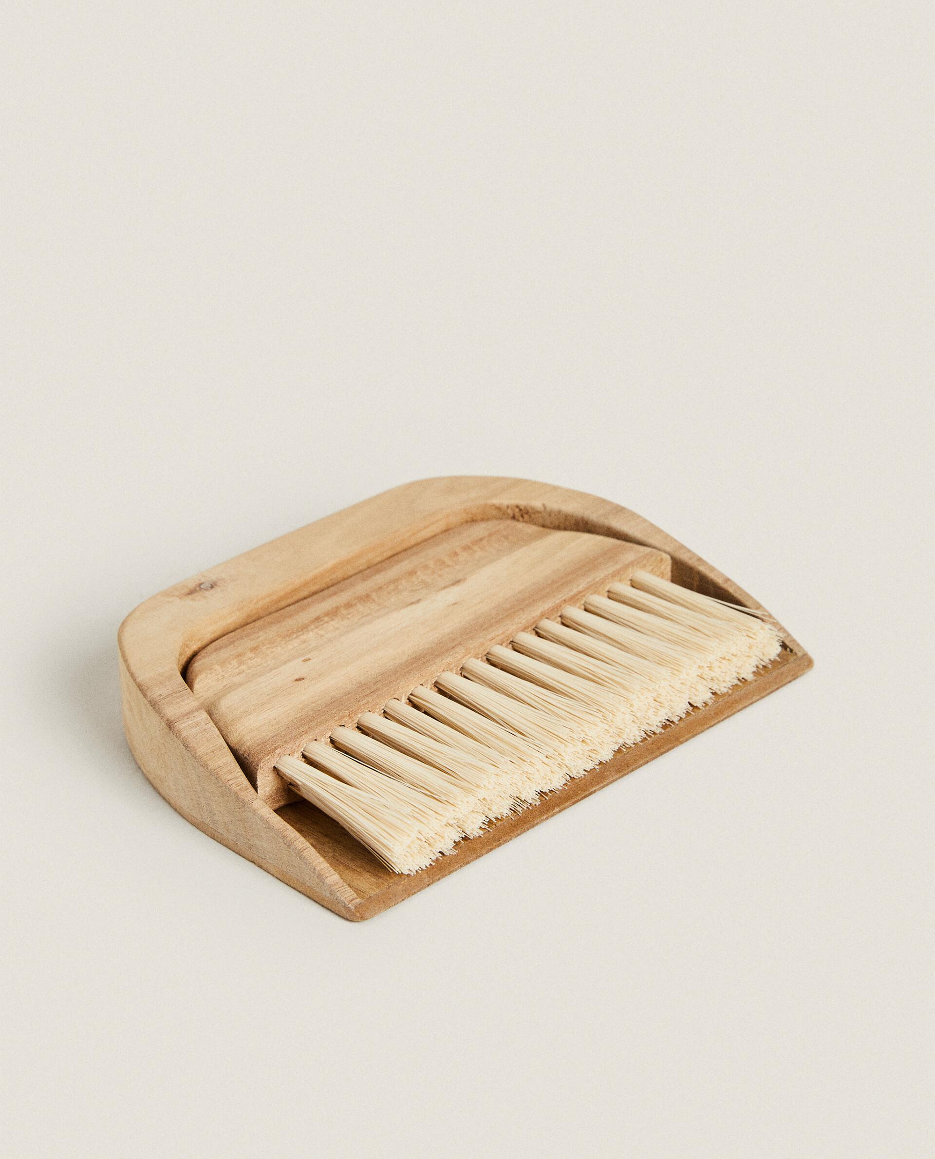 WOODEN DUSTPAN AND BRUSH product thumbnail 4