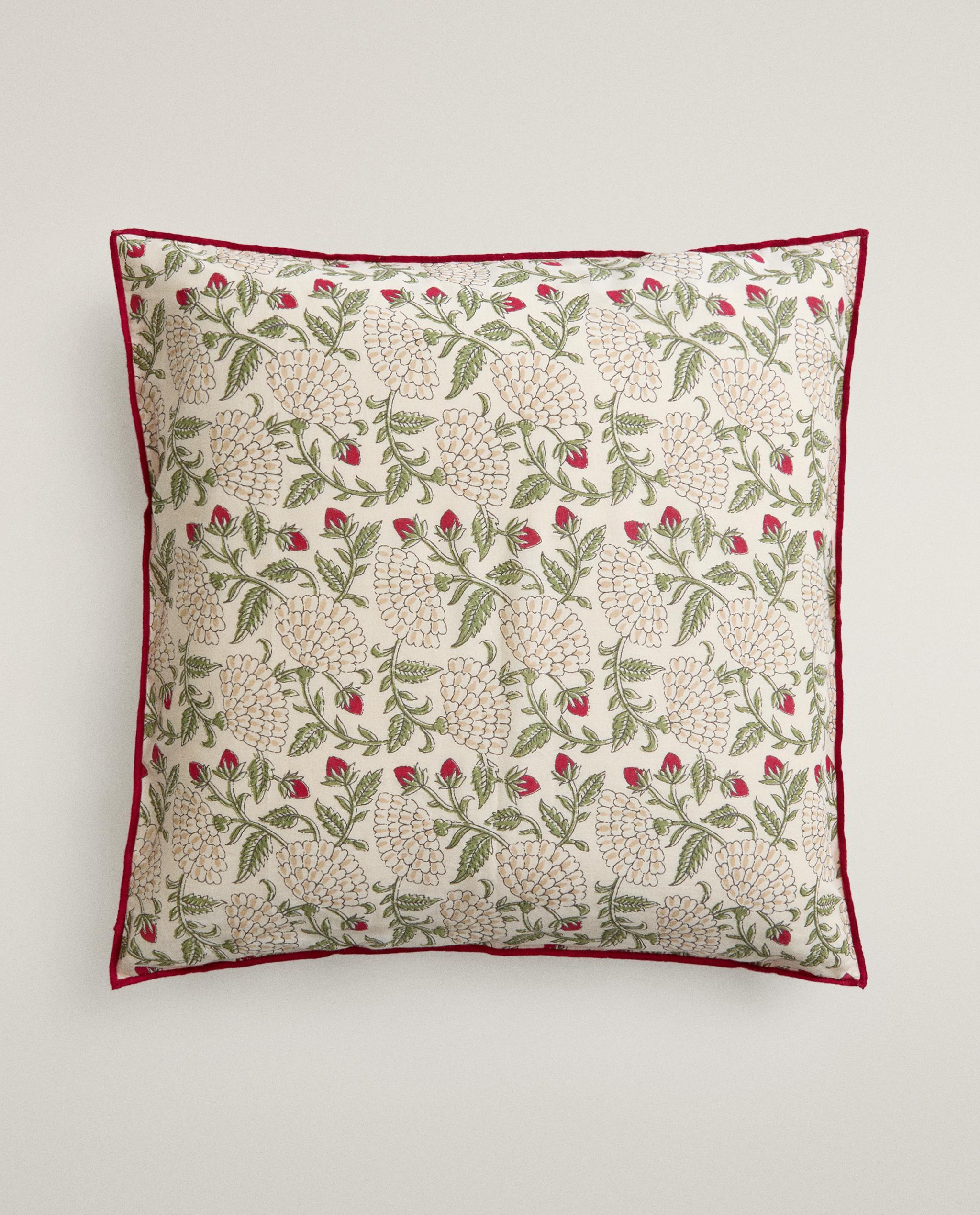 STRAWBERRY FLOWER CUSHION COVER product thumbnail 2