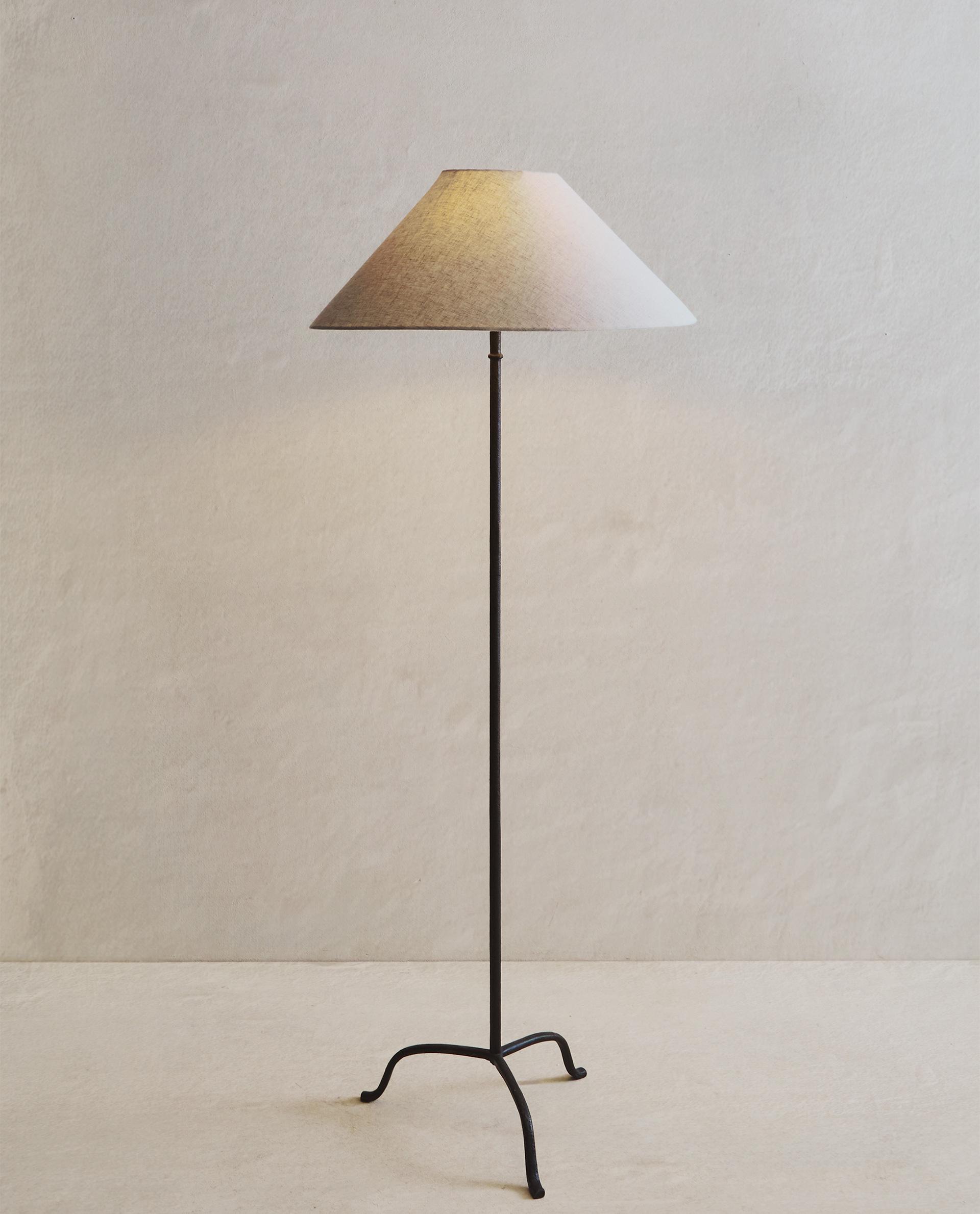 TRIPOD BASE FLOOR LAMP | Zara Home