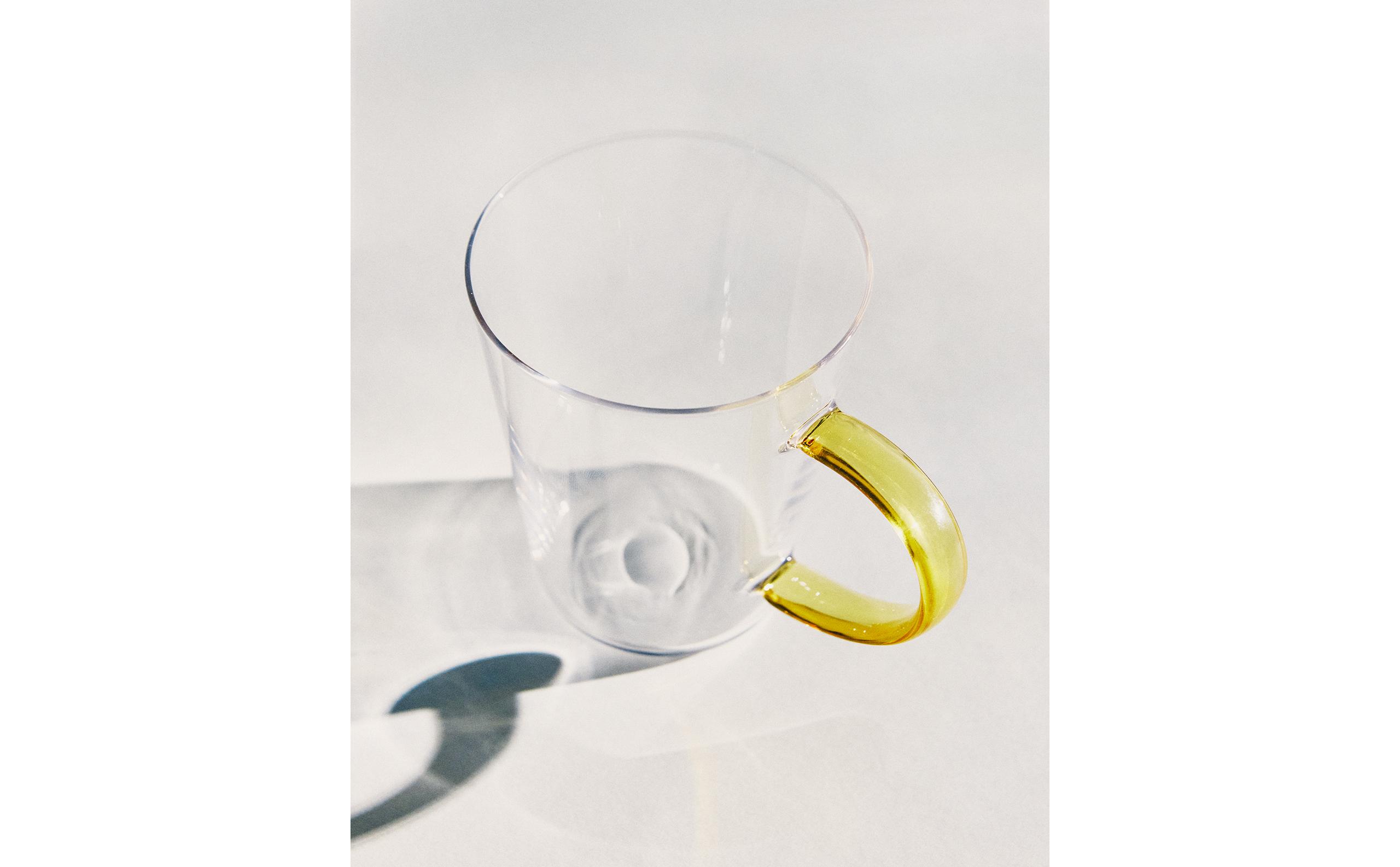 BOROSILICATE GLASS MUG WITH COLOURED HANDLE product thumbnail 10