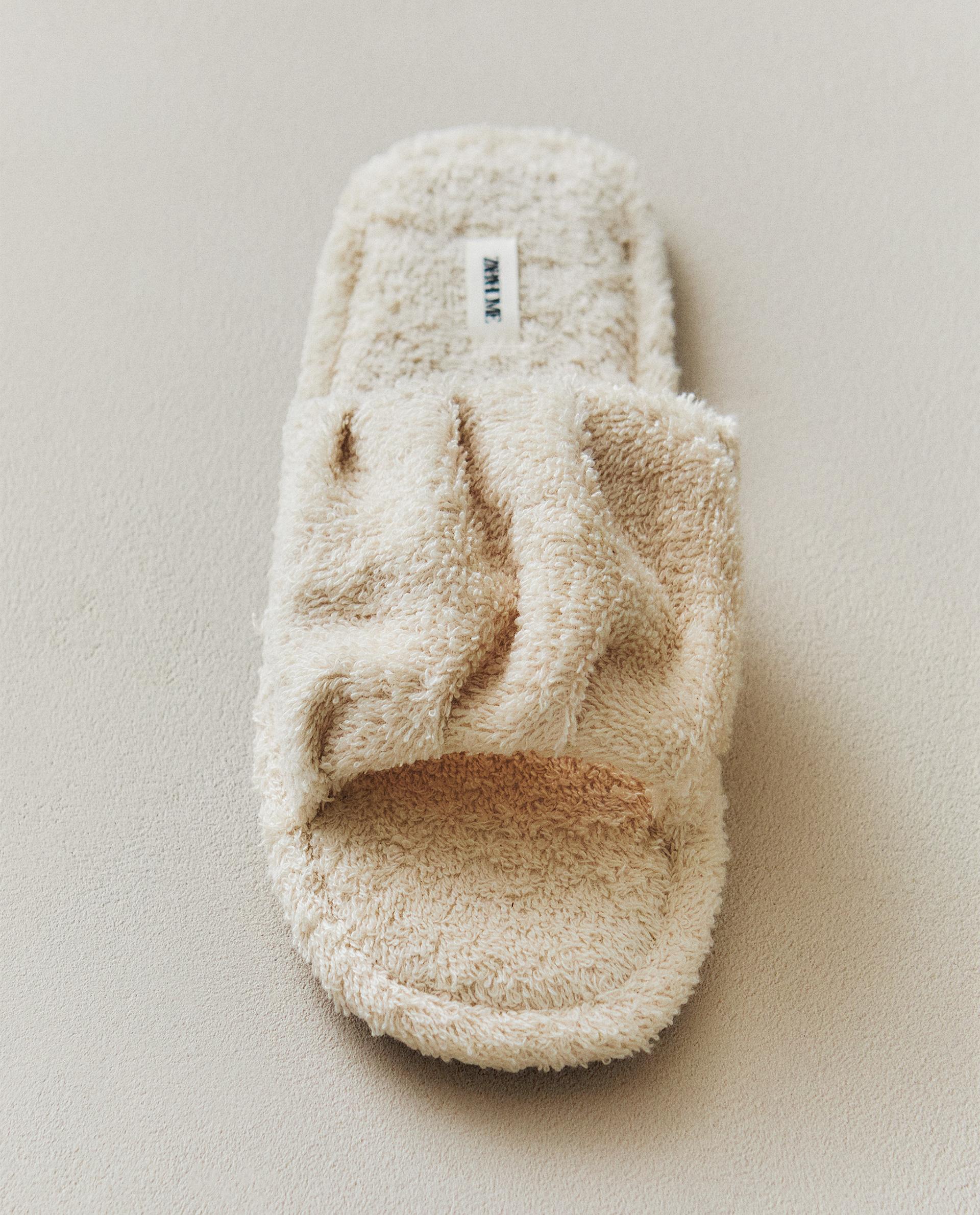 PLEATED TERRY BATHROOM SLIDERS product thumbnail 8