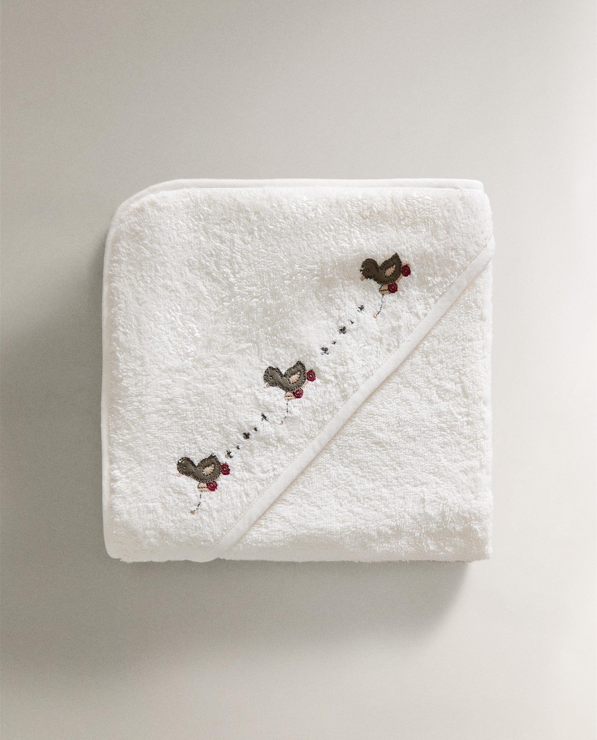 HOODED BABY TOWEL WITH DUCKLING APPLIQUÉS