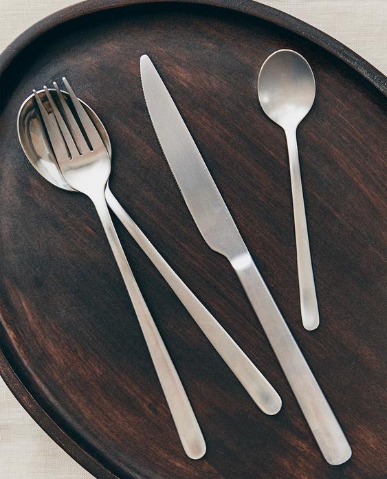 4-PIECE MATTE STEEL CUTLERY SET 4-PIECE MATTE STEEL CUTLERY SET