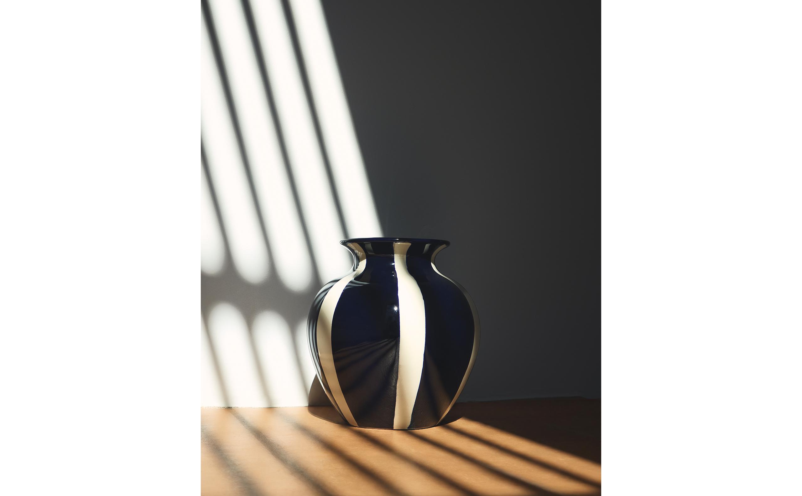 DECORATIVE ROUND CERAMIC VASE product thumbnail 11