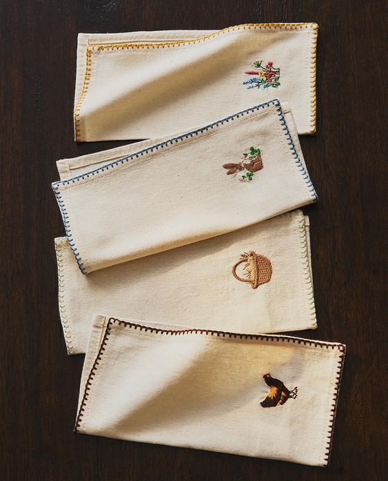 PACK OF EMBROIDERED EASTER NAPKINS (PACK OF 4)