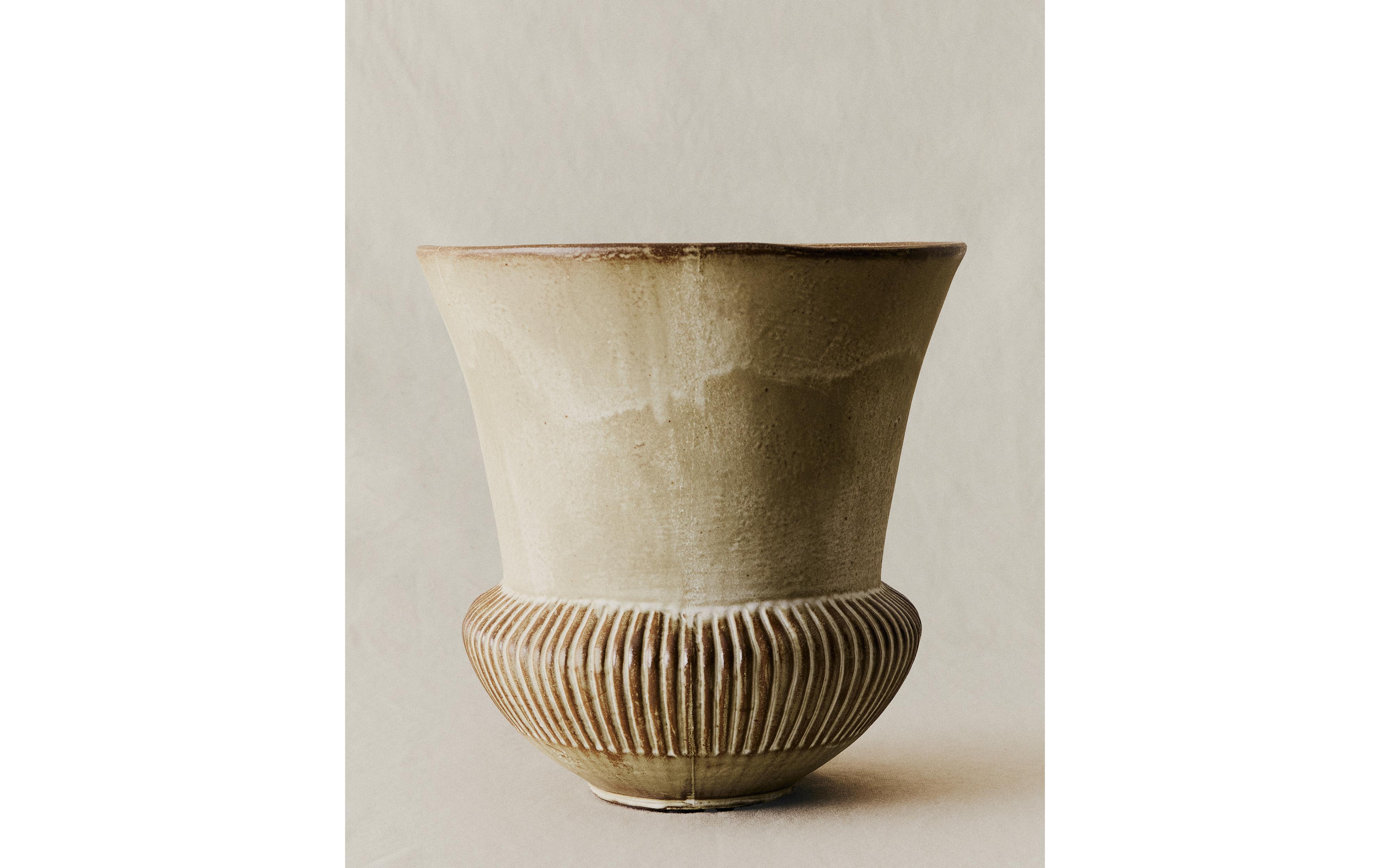 DECORATIVE CERAMIC VASE product thumbnail 9