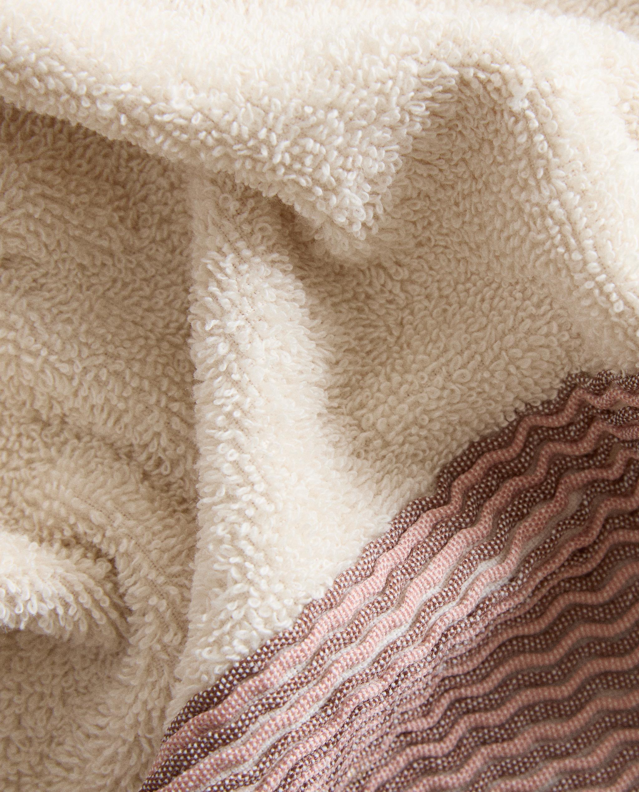BATH TOWEL WITH PLEATED BORDER product thumbnail 3