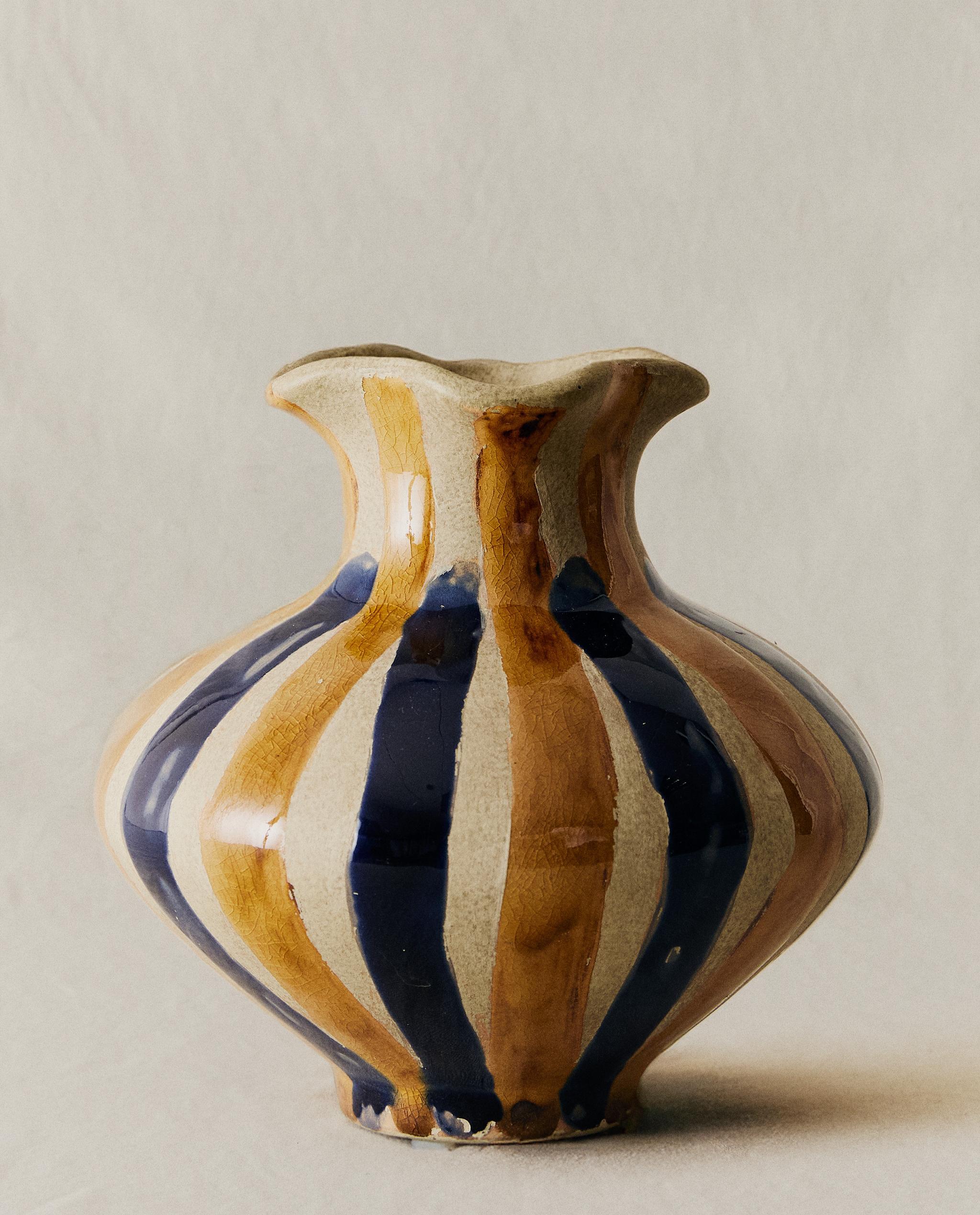 DECORATIVE ROUND CERAMIC VASE product thumbnail 9