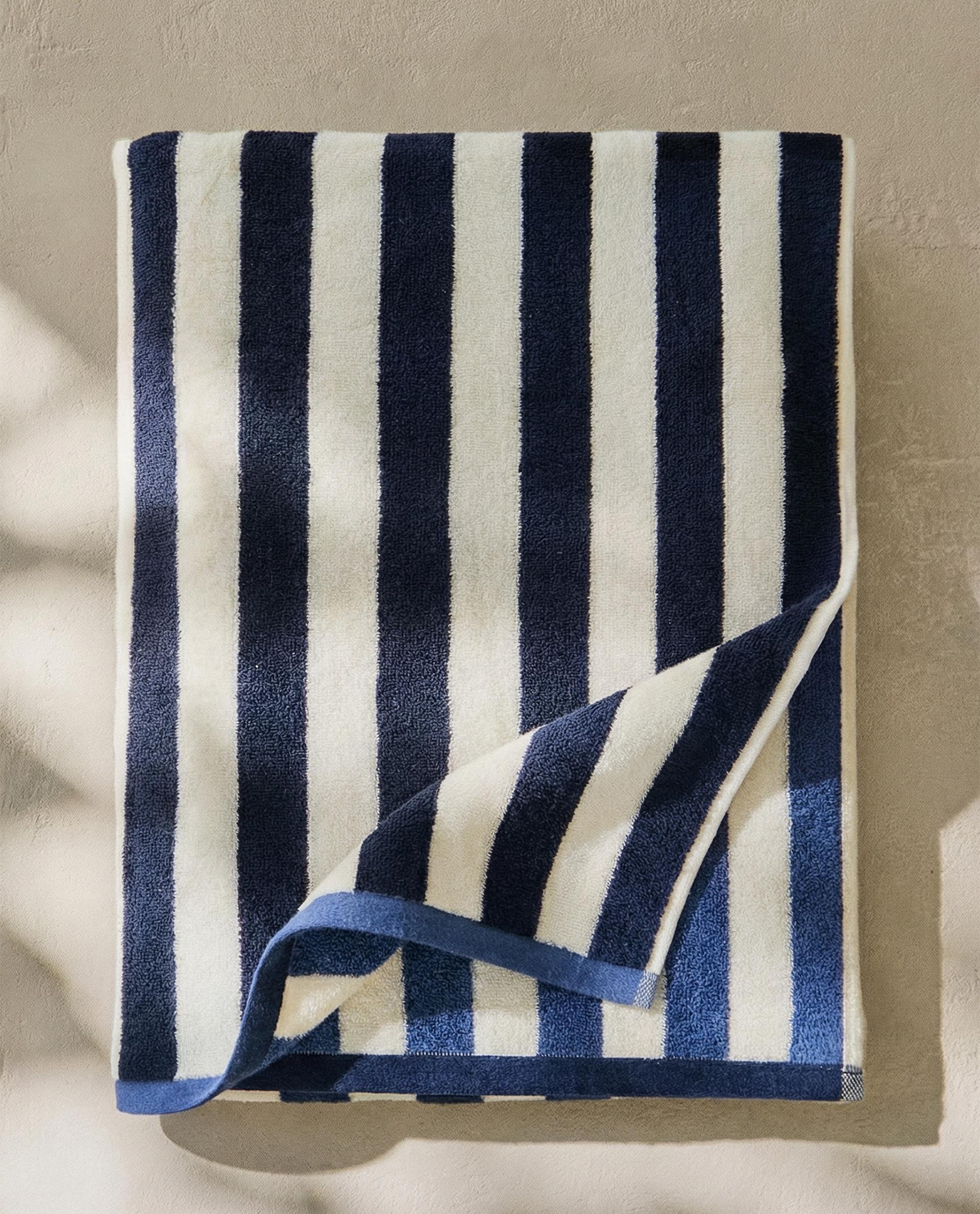REVERSIBLE STRIPED BEACH TOWEL REVERSIBLE STRIPED BEACH TOWEL