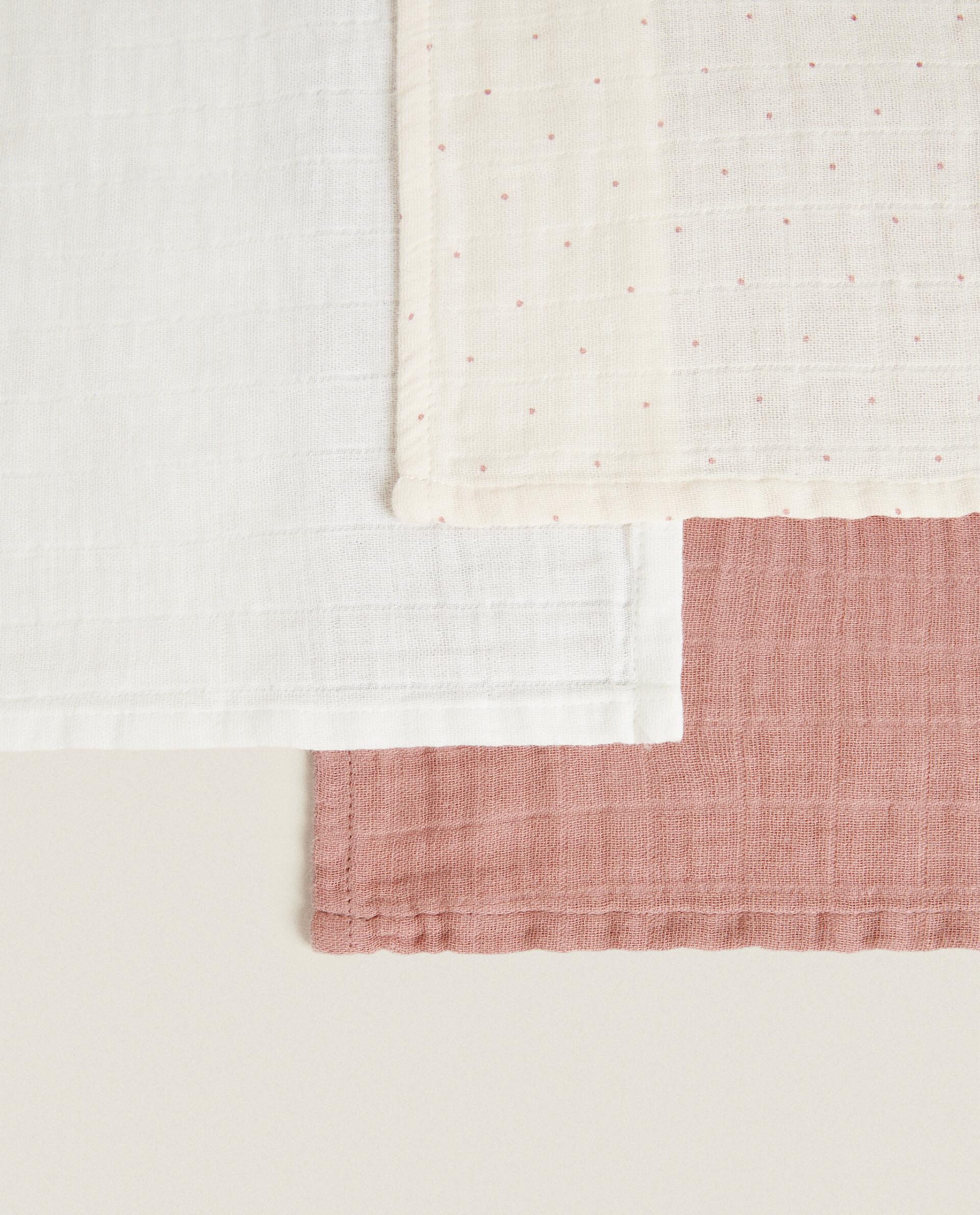 PACK OF MULTICOLOURED BABY MUSLIN CLOTHS (PACK OF 3) product thumbnail 4