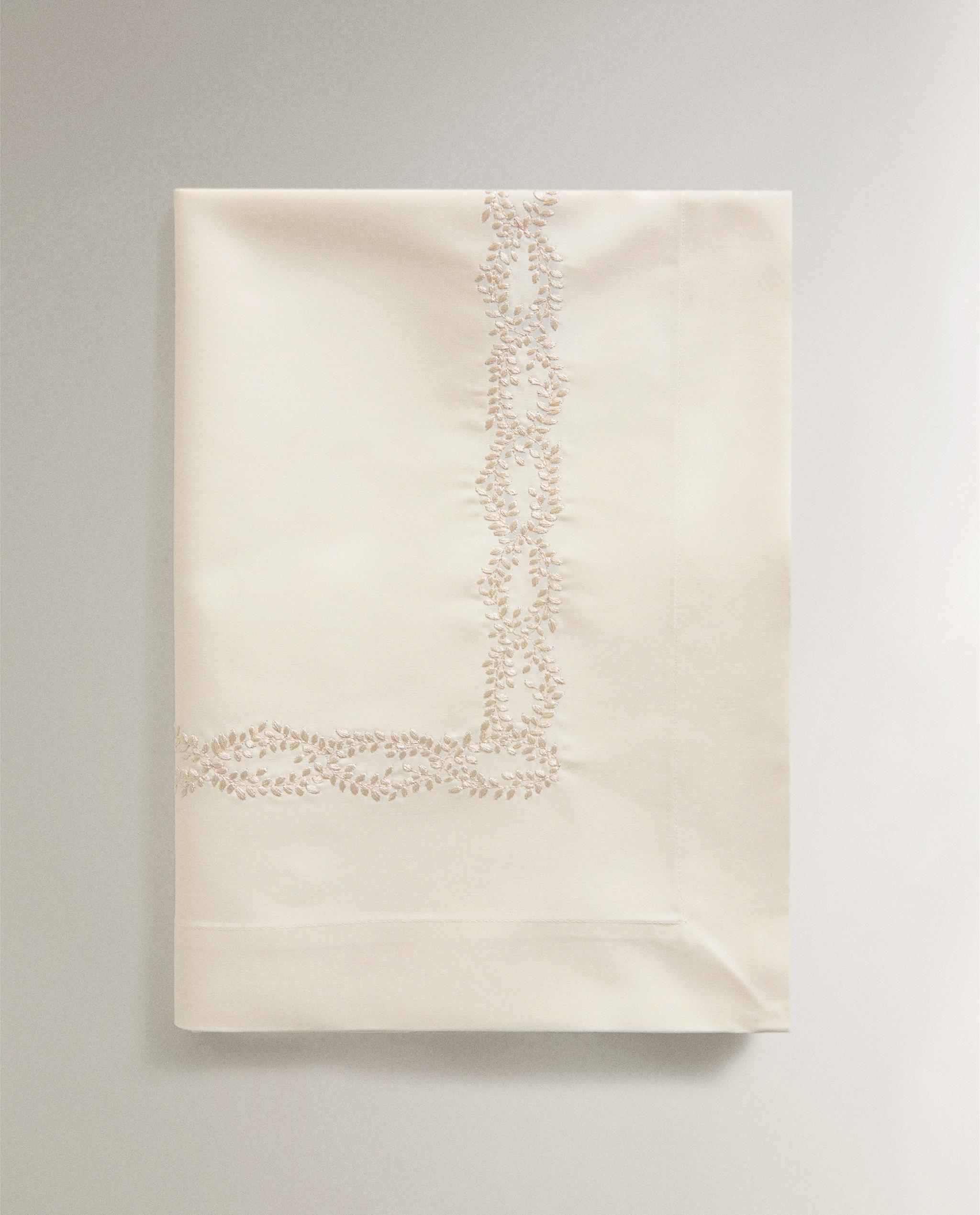 PLANT EMBROIDERED TABLE RUNNER product thumbnail 8
