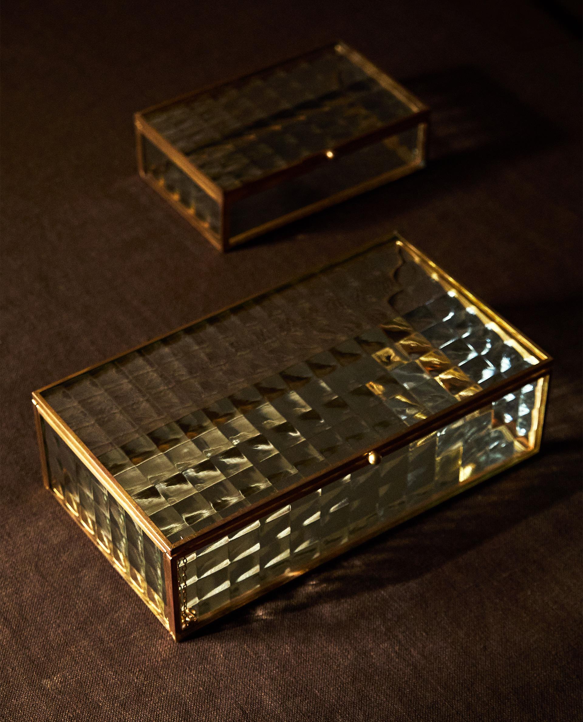 BOX WITH GOLD RIM