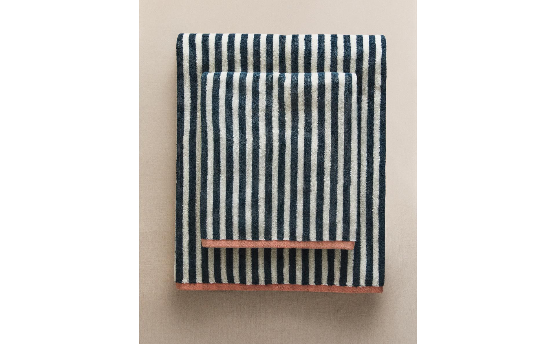 KIDS' REVERSIBLE STRIPED BATH TOWEL KIDS' REVERSIBLE STRIPED BATH TOWEL