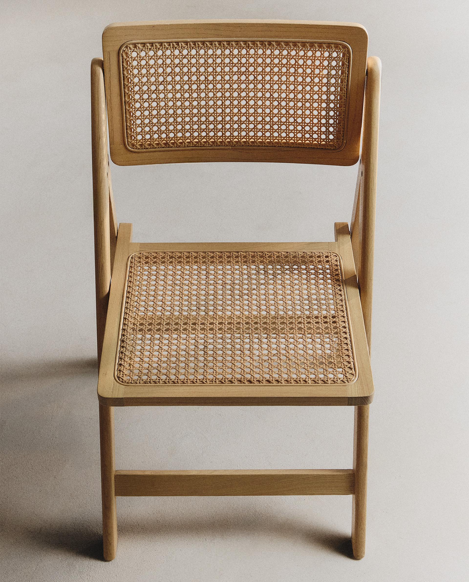 RATTAN AND WOOD FOLDING CHAIR RATTAN AND WOOD FOLDING CHAIR