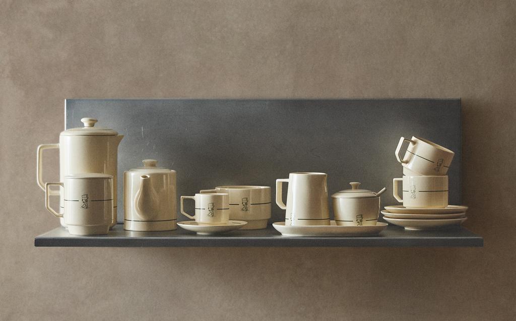 JEU DE TASSES EN CÉRAMIQUE