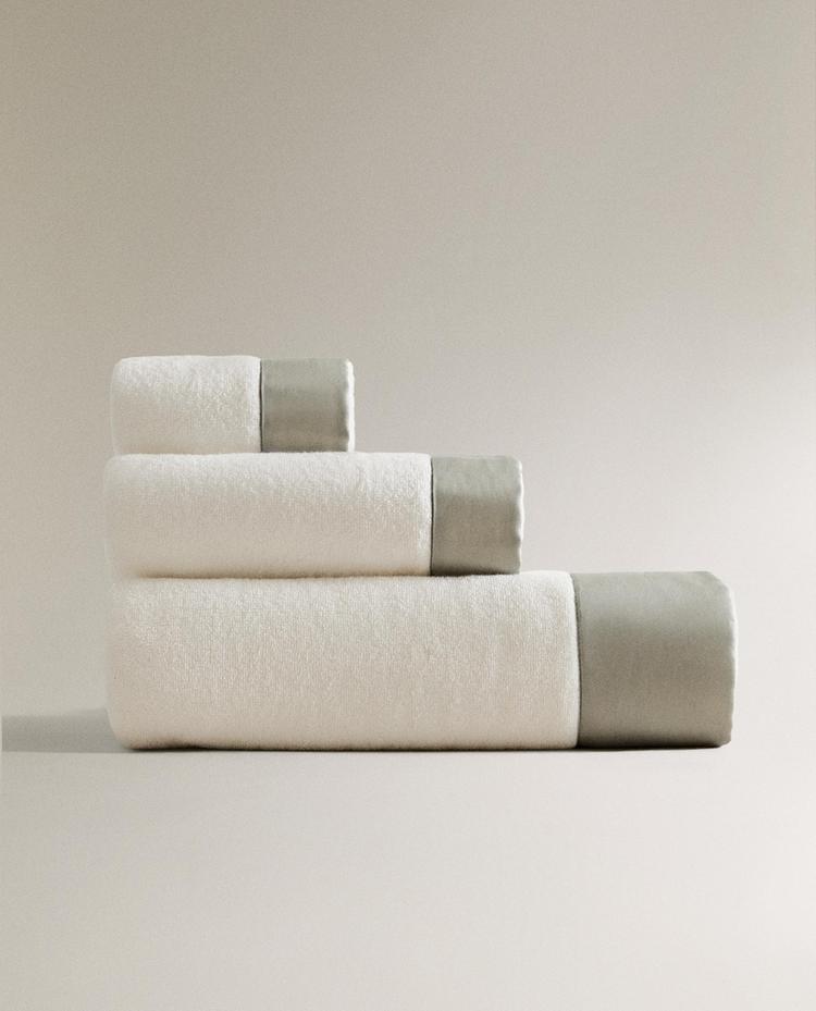 منشفة حمام بقماش مخطط