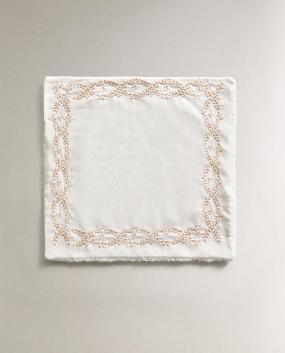 PACK OF GUEST TOWELS WITH PLANT EMBROIDERY (PACK OF 2)