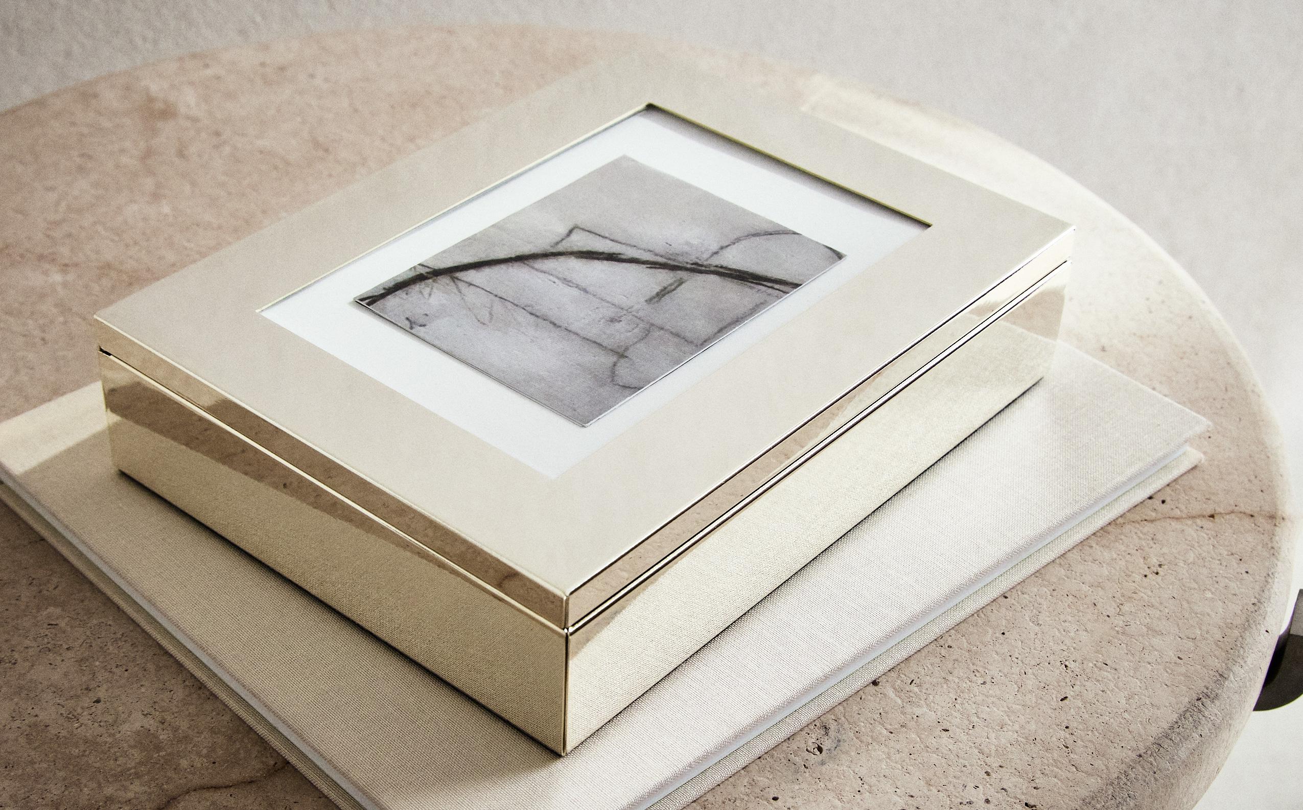 STORAGE BOX WITH PHOTO FRAME