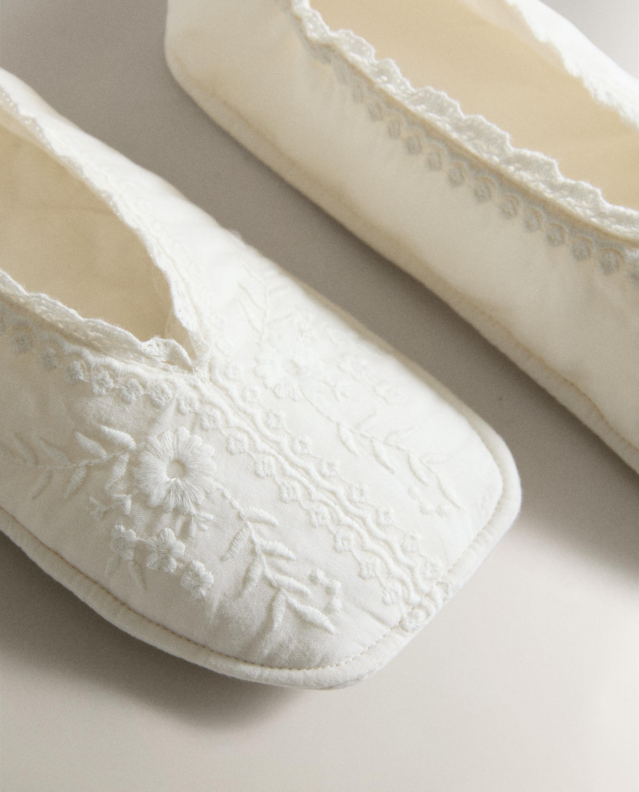 FOLDABLE LACE TRAINERS product thumbnail 2