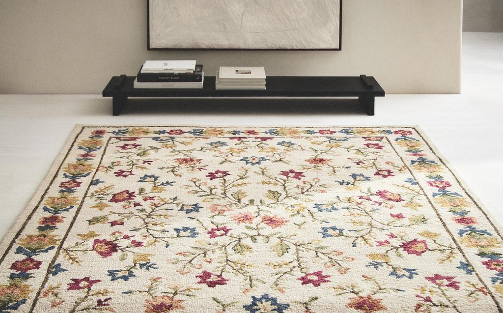 Floral print wool rug
