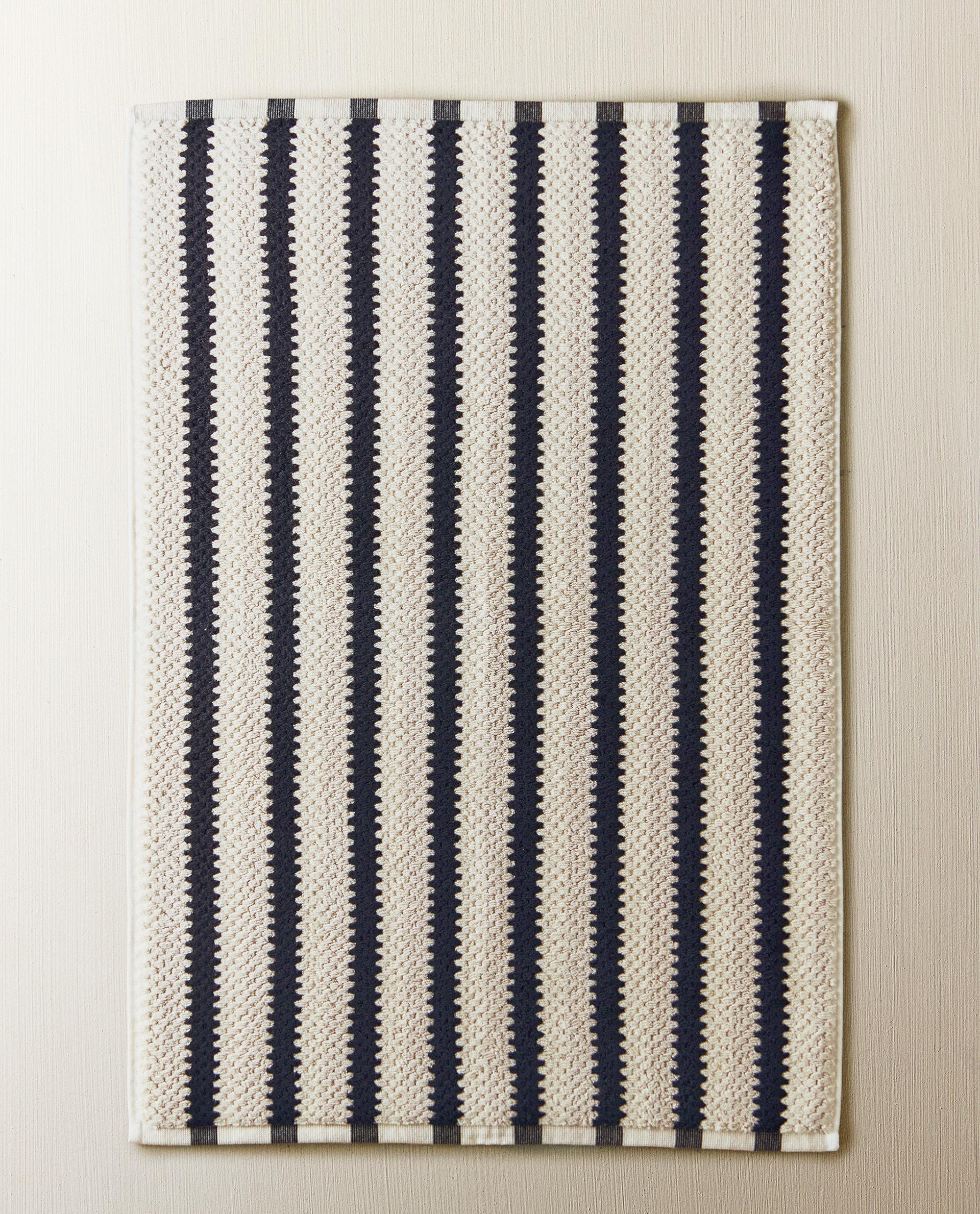 GEOMETRIC JACQUARD BATH MAT product thumbnail 4