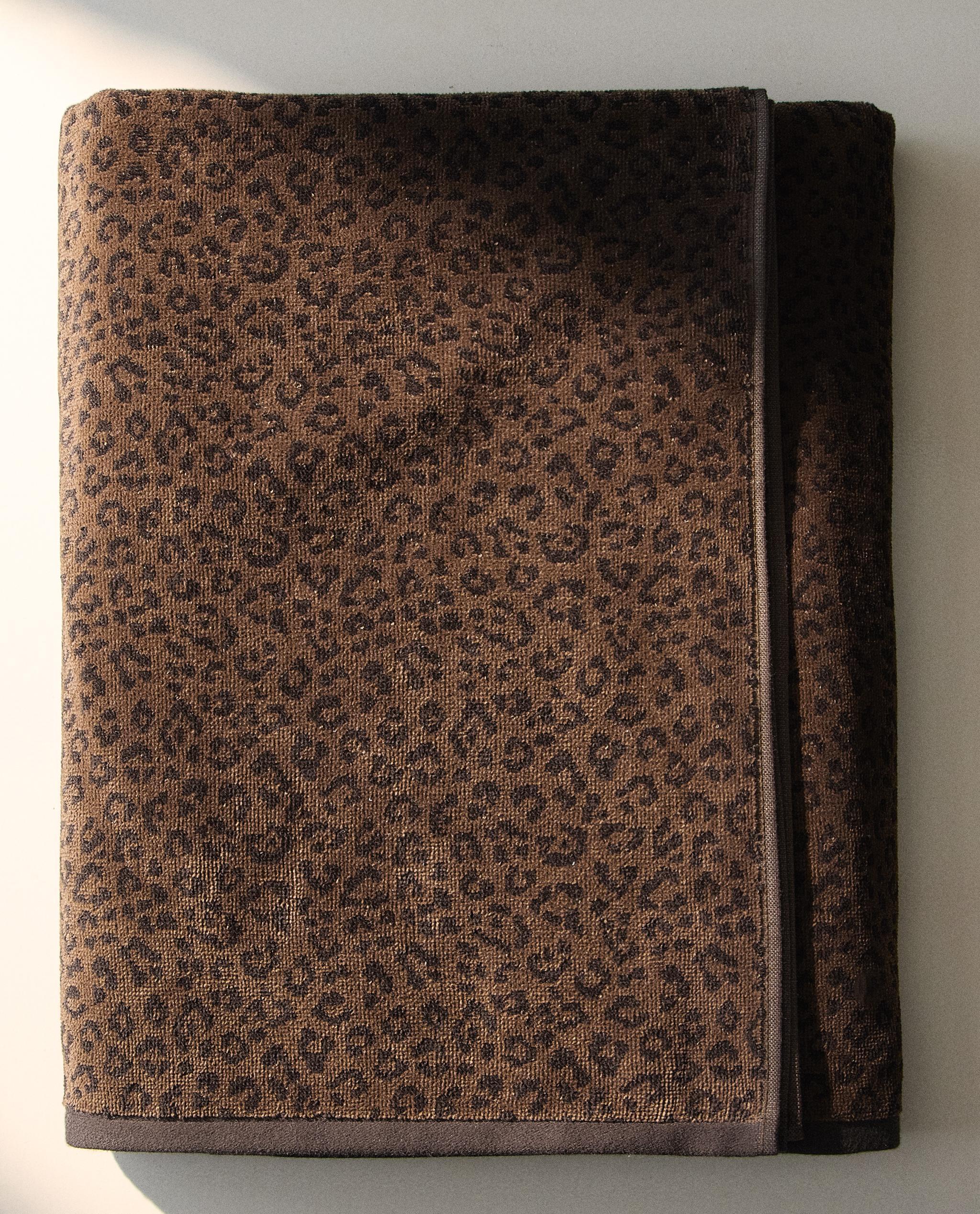 ANIMAL PRINT VELOUR BEACH TOWEL product thumbnail 6
