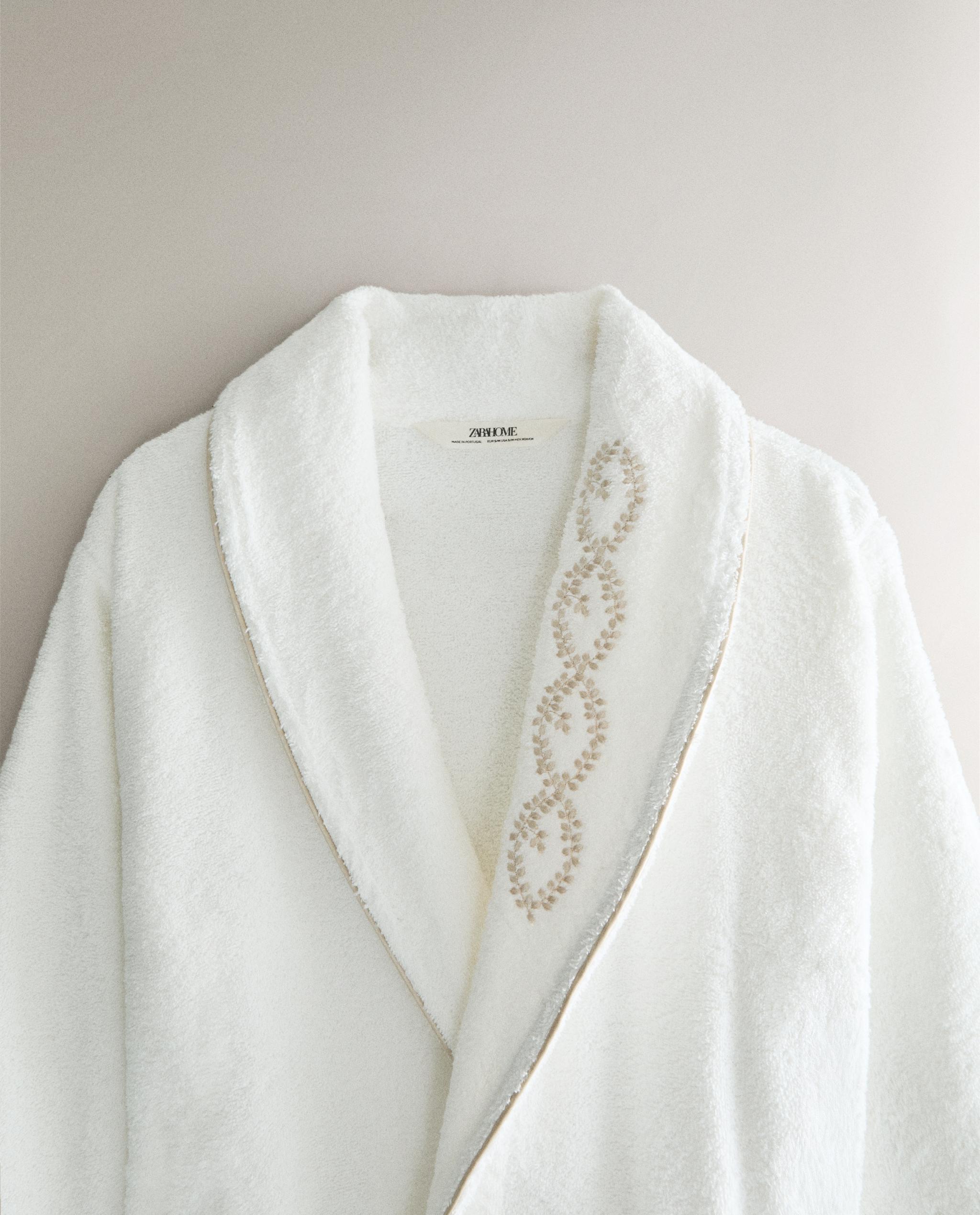 DRESSING GOWN WITH PLANT EMBROIDERY product thumbnail 14