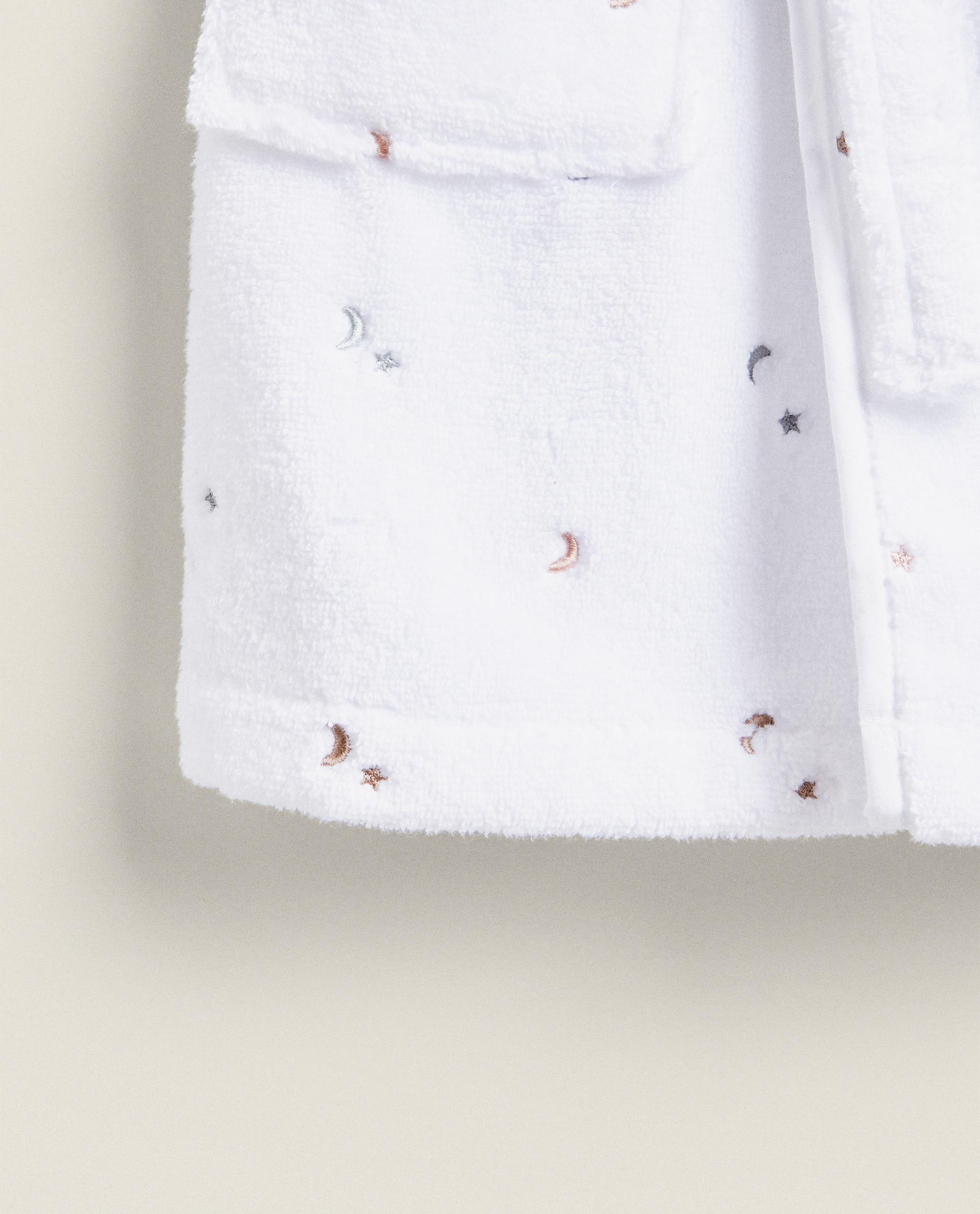 KIDS' MOON AND STAR BATHROBE product thumbnail 5